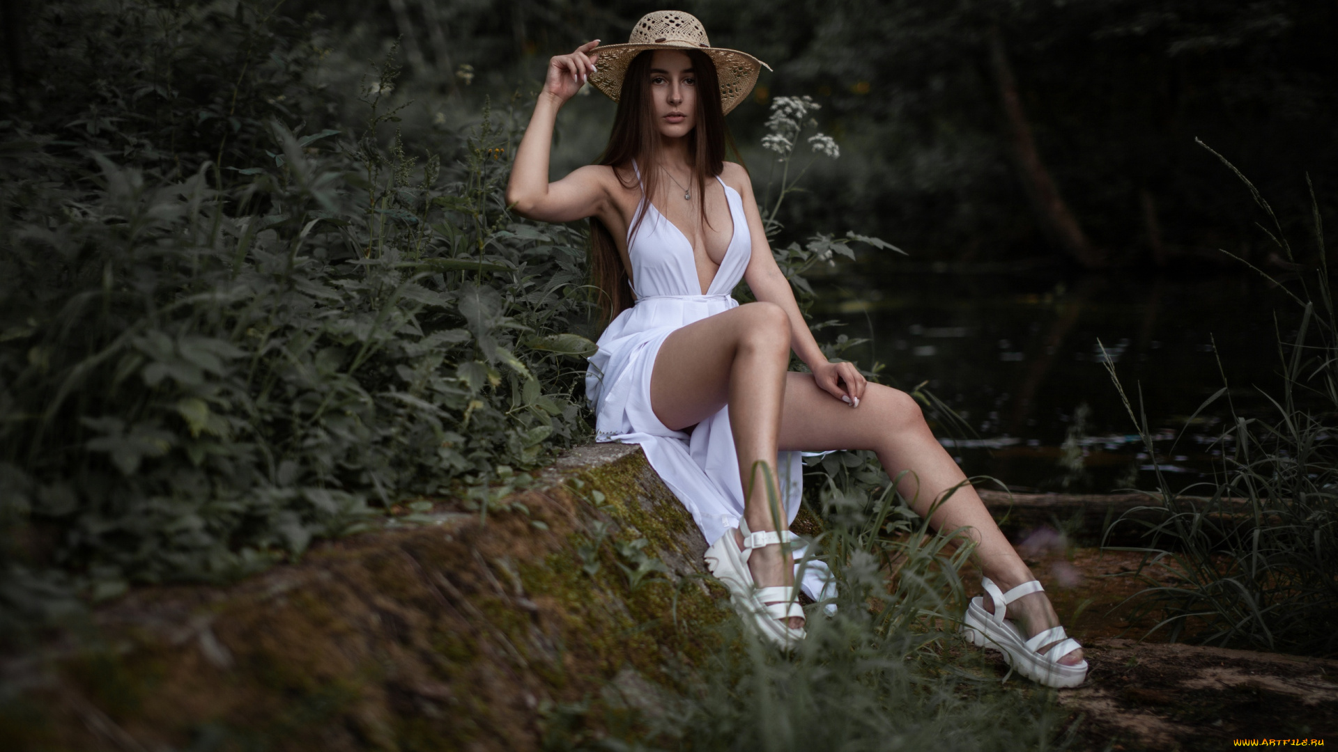 девушки, -unsort, , брюнетки, темноволосые, белое, платье, женщины, со, шляпками, длинные, волосы, брюнетка, шляпа, андрей, фролов, окрашенные, ногти, смотрит, на, зрителя, коричневые, глаза, сандалии, сидя, растения, модель, лес, ожерелье