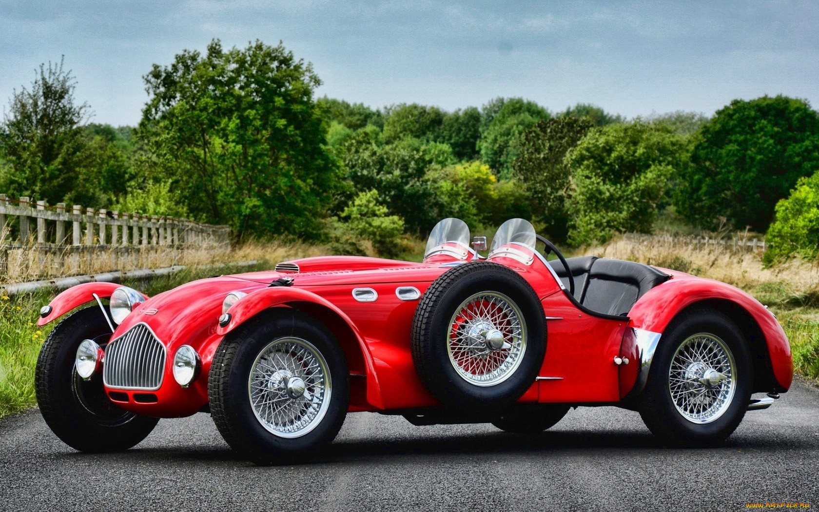 автомобили, классика, забор, деревья, небо, трава, дорога, автомобиль