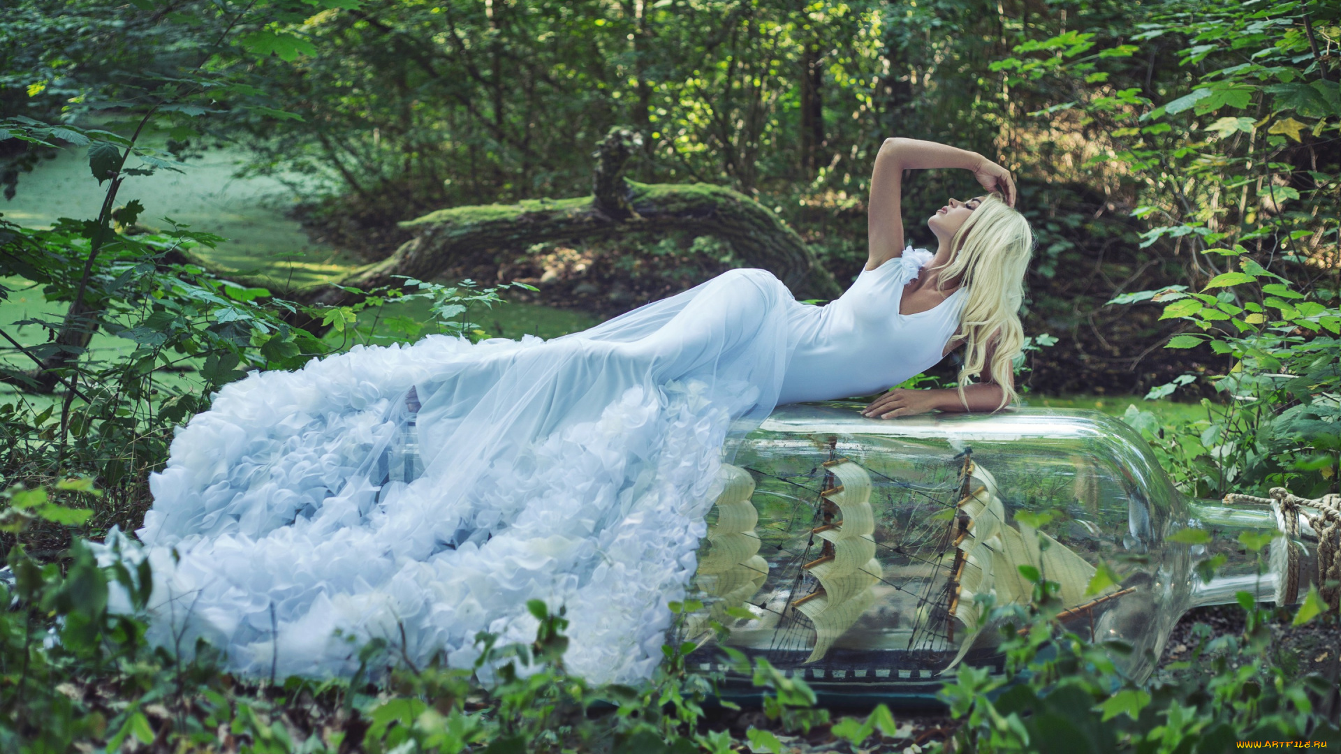 девушки, -unsort, , блондинки, модель, парусник, кораблик, бутылка, фигура, поза, настроение, лес