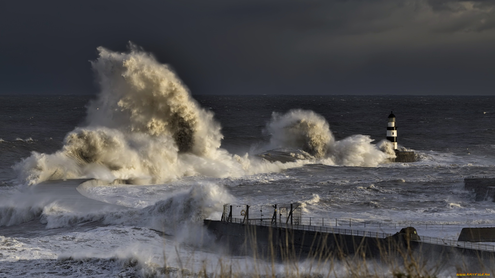 природа, маяки, маяк, шторм, волна, буря, брызги, мощь, ураган, непогода, ветер, стихия, сила, океан, море, вода