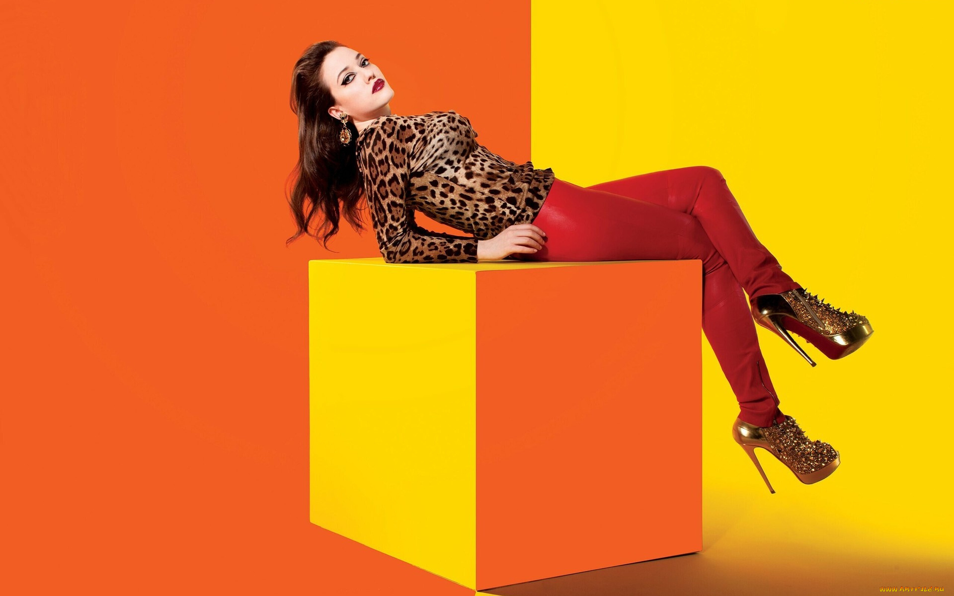 девушки, kat, dennings, брюнетка, поза, куб