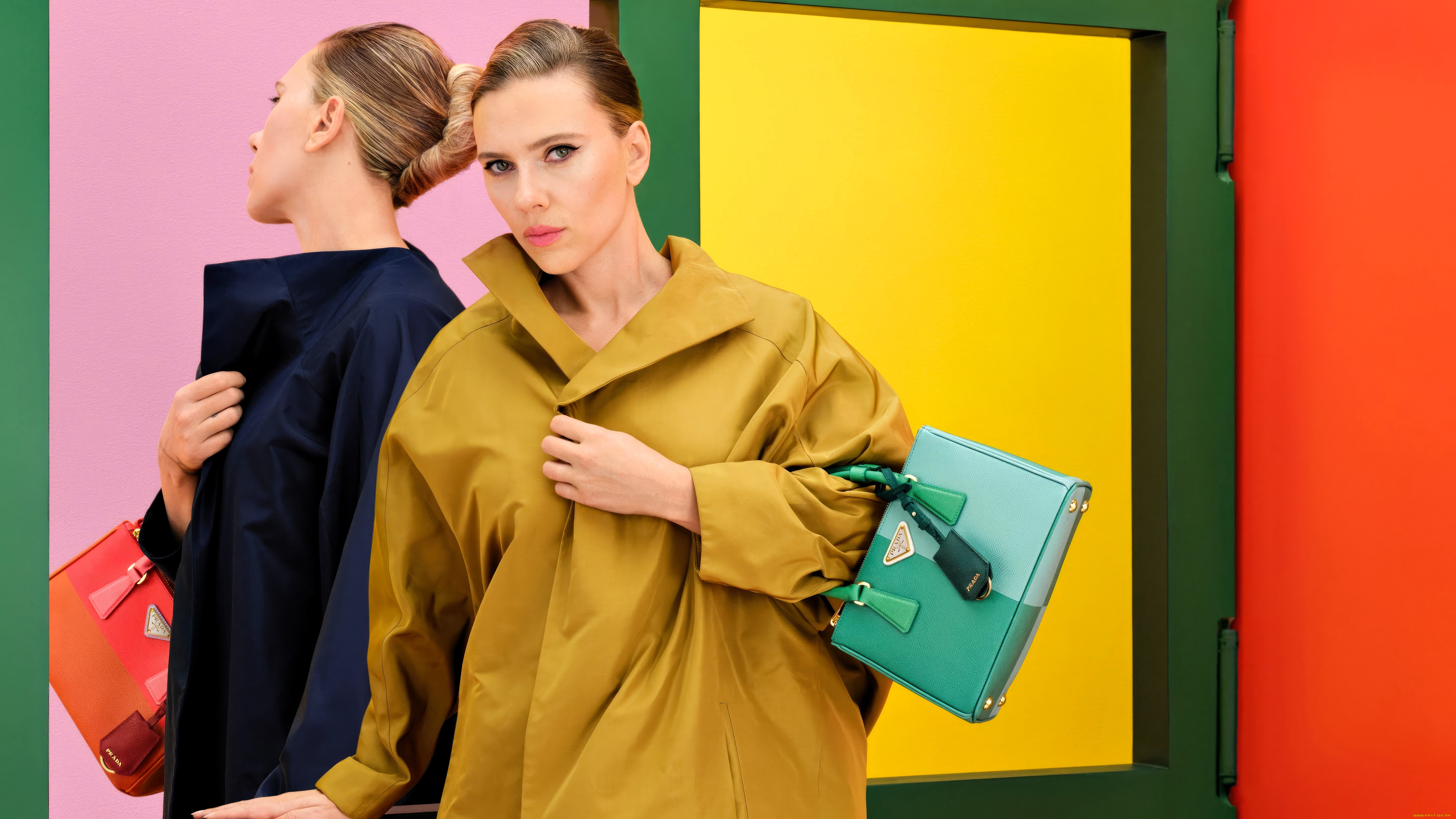 девушки, scarlett, johansson, актриса, блондинка, куртка, сумка, дверь