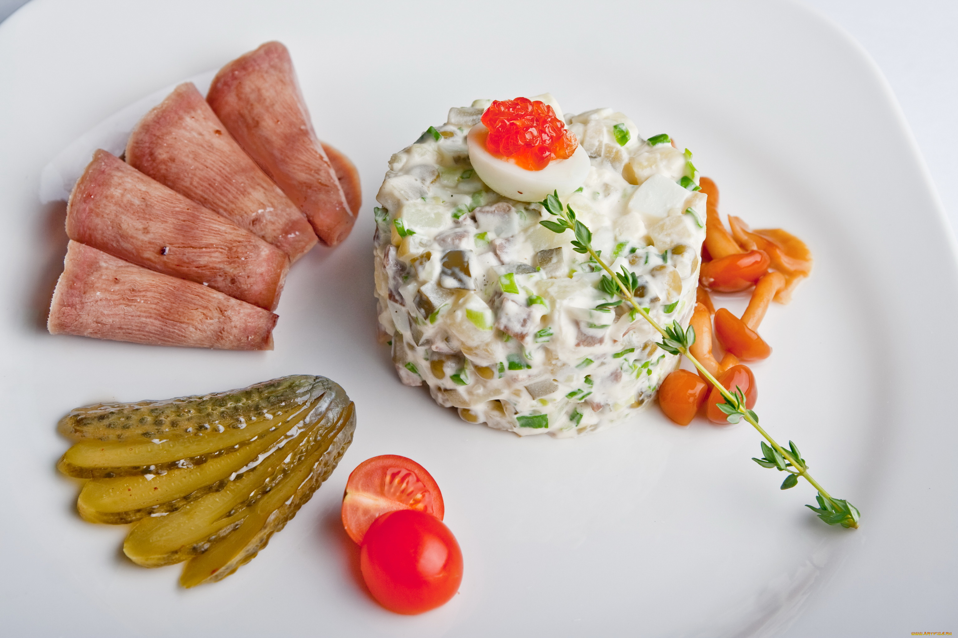 еда, салаты, закуски, оливье, огурец, помидоры, икра, яйцо