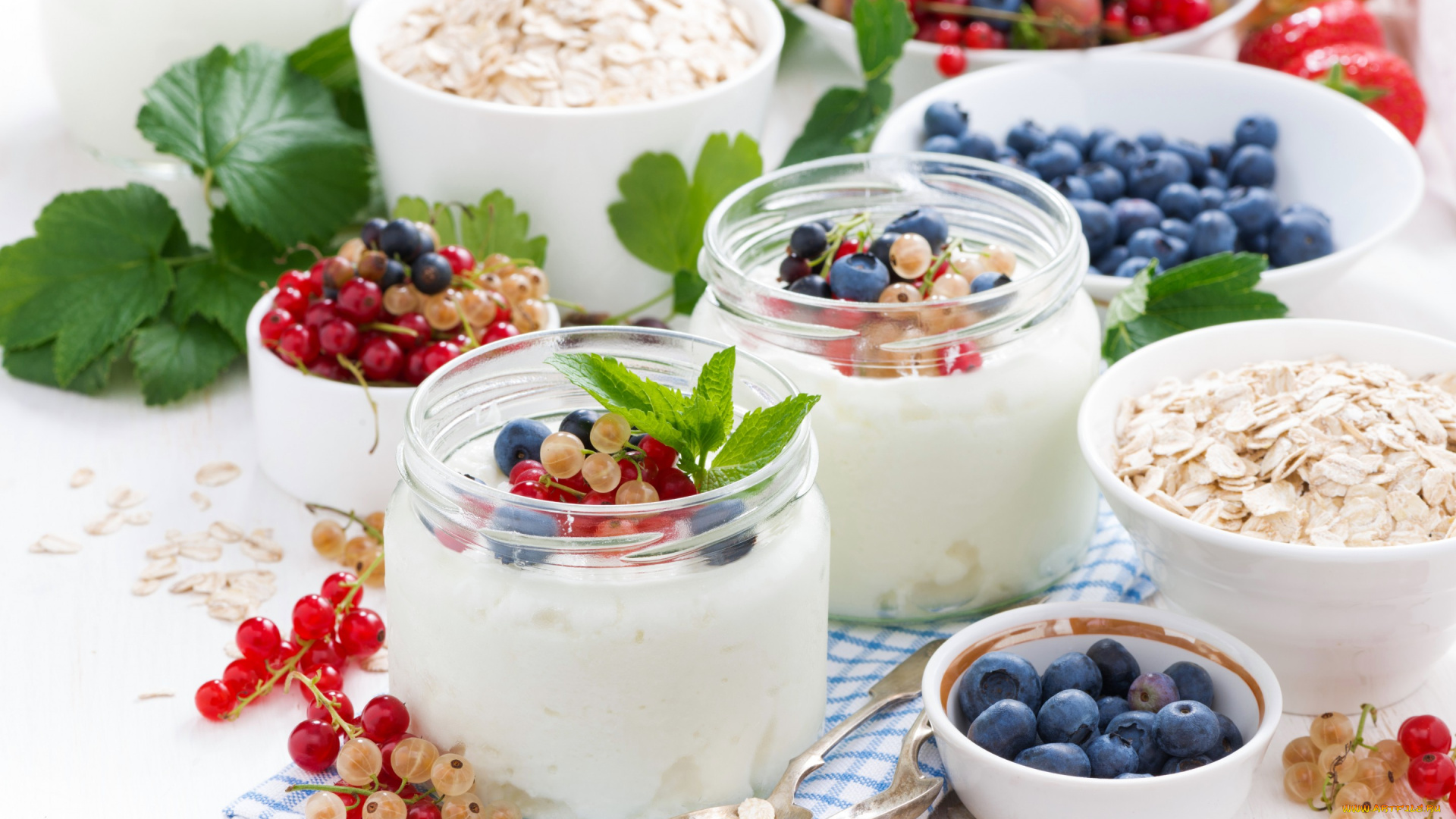 еда, мюсли, , хлопья, blueberries, йогурт, fruit, milk, currants, strawberries, yogurt, молоко, granola, breakfast, завтрак, фрукты, гранола, смородина, черника, клубника