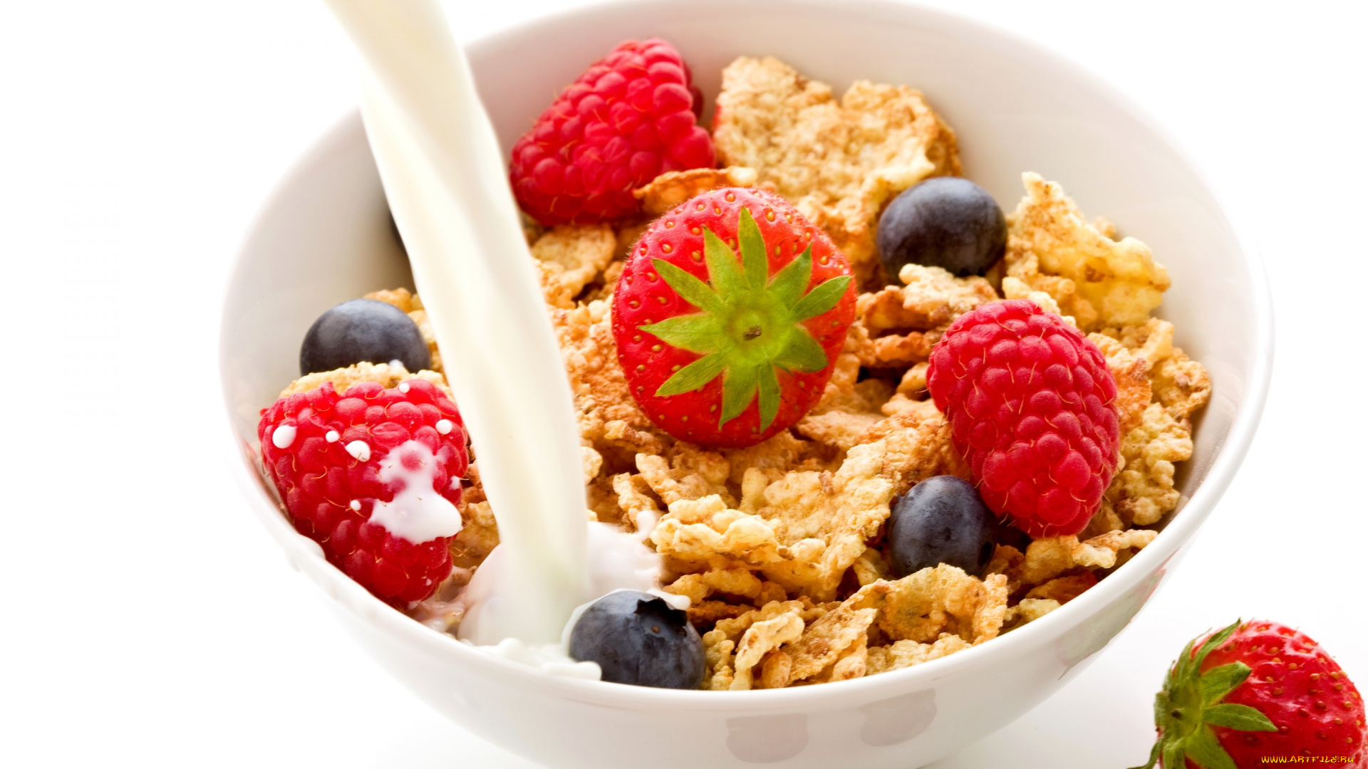 еда, мюсли, , хлопья, strawberries, cornflakes, milk, клубника, fruit, кукурузные, хлопья, черника, молоко, малина, фрукты, завтрак, breakfast, blueberries, raspberries