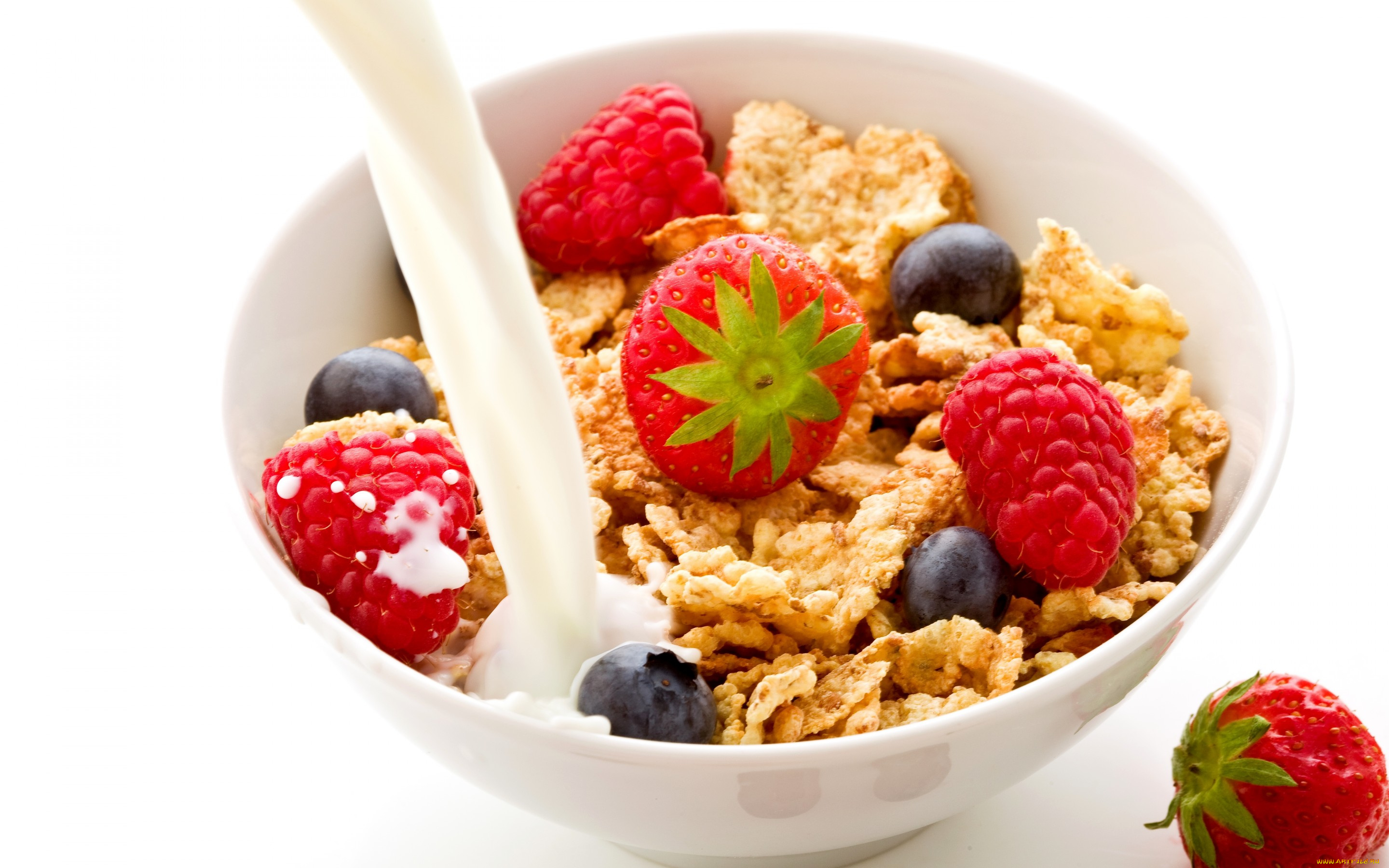 еда, мюсли, , хлопья, strawberries, cornflakes, milk, клубника, fruit, кукурузные, хлопья, черника, молоко, малина, фрукты, завтрак, breakfast, blueberries, raspberries