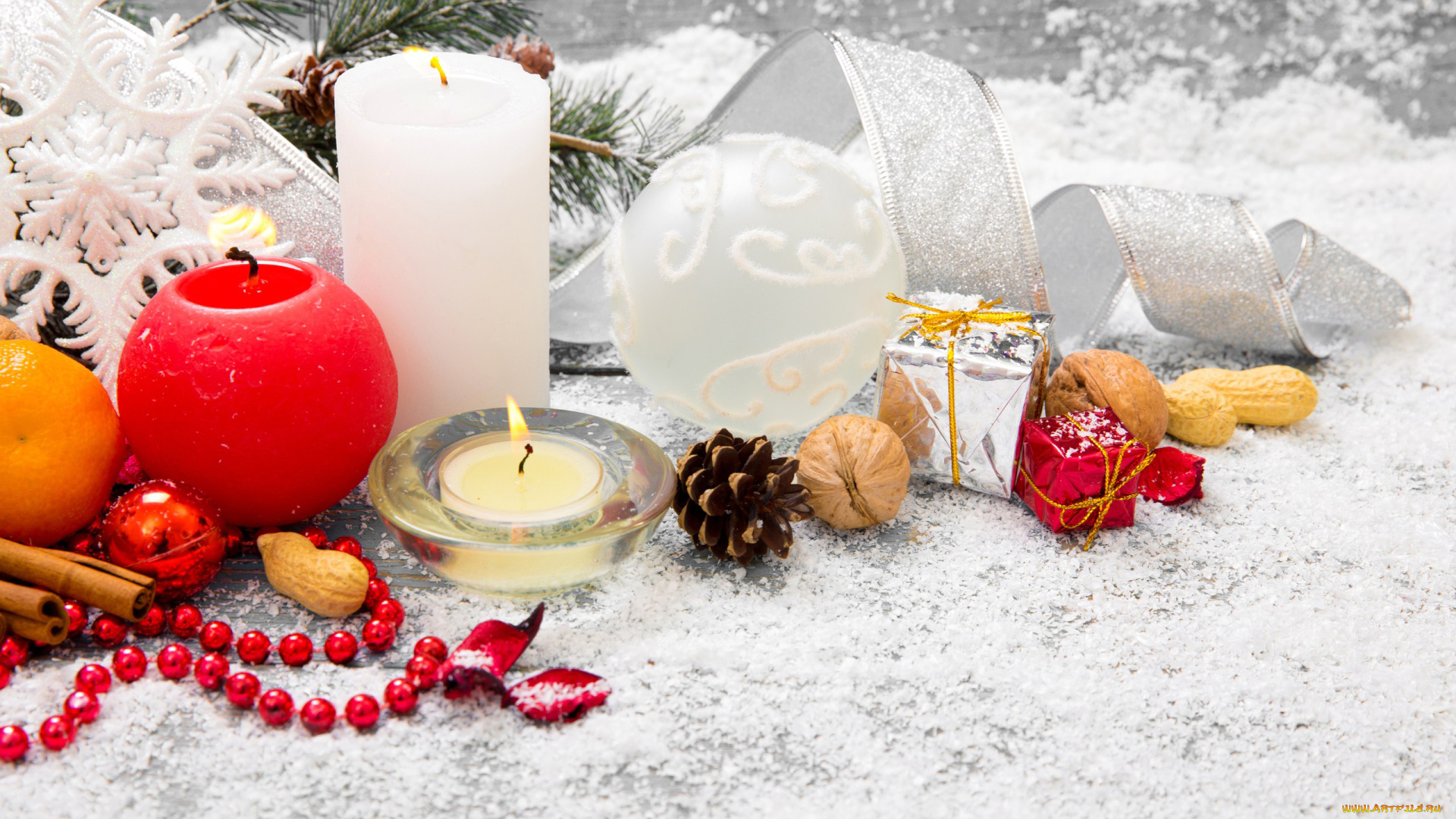 праздничные, новогодние, свечи, бусы, шишка, орехи, лента, шарики