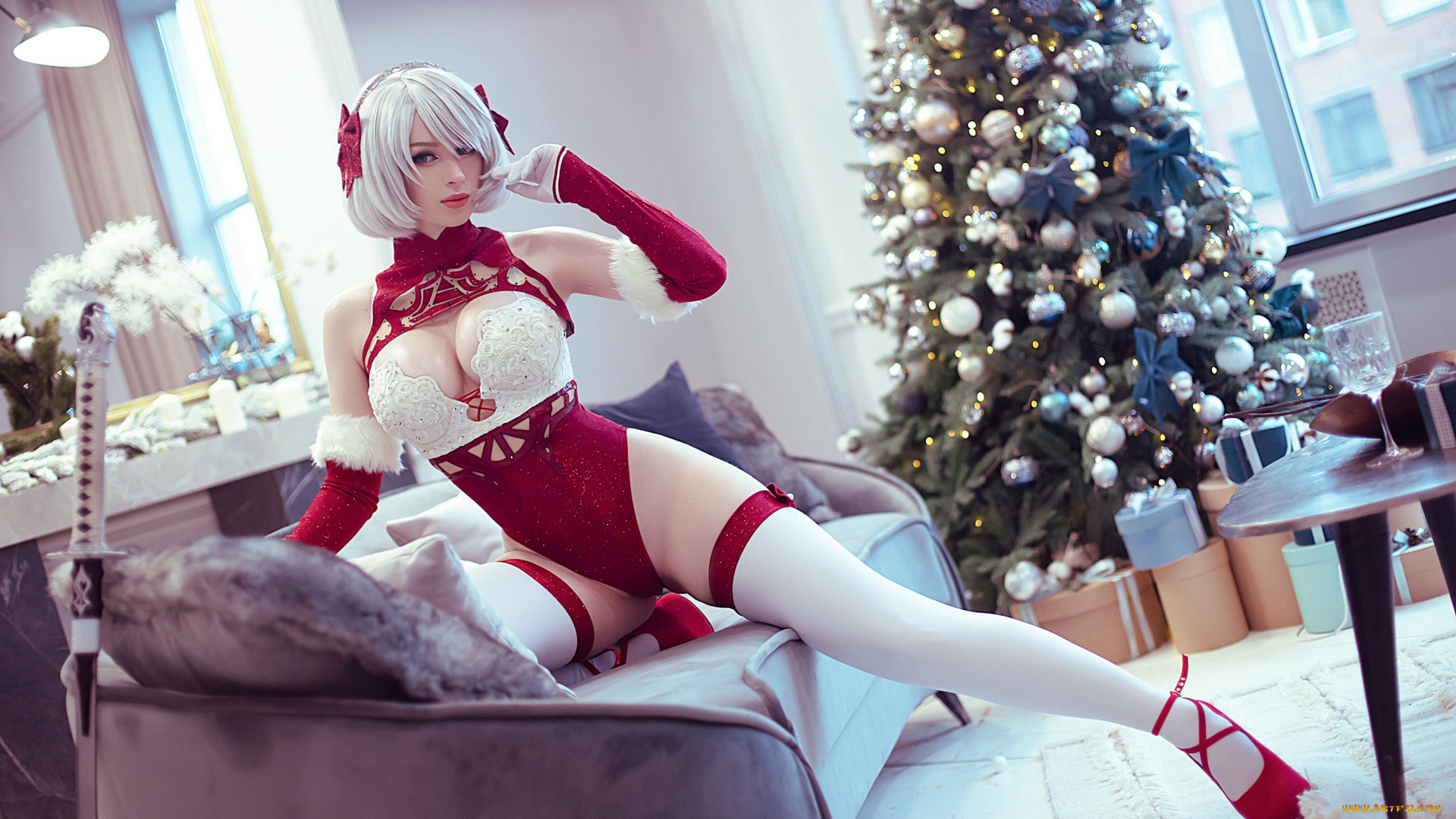 мария, давыдова, , lady, melamory, девушки, lady, melamori, 2b, nier, automata, рождество, рождественская, одежда, рождественское, платье, рождественские, гирлянды, елка, красные, каблуки, белые, перчатки, декольте, чулки, косплей, высокие