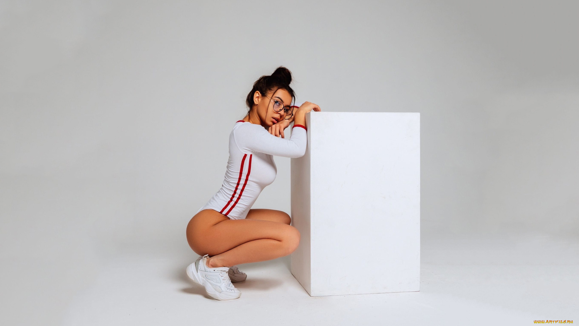 светлана, иванова, девушки, девушка, женщина, брюнетка, темноволосая, сексуальная, модель, звезда, позирует, разная, обувь, верхняя, стильная, одежда, нижнее, эротическое, бельё, трусы, лифчик, колготки, чулки, аксессуары, макияж, и, множество, элементов, на, фотографии