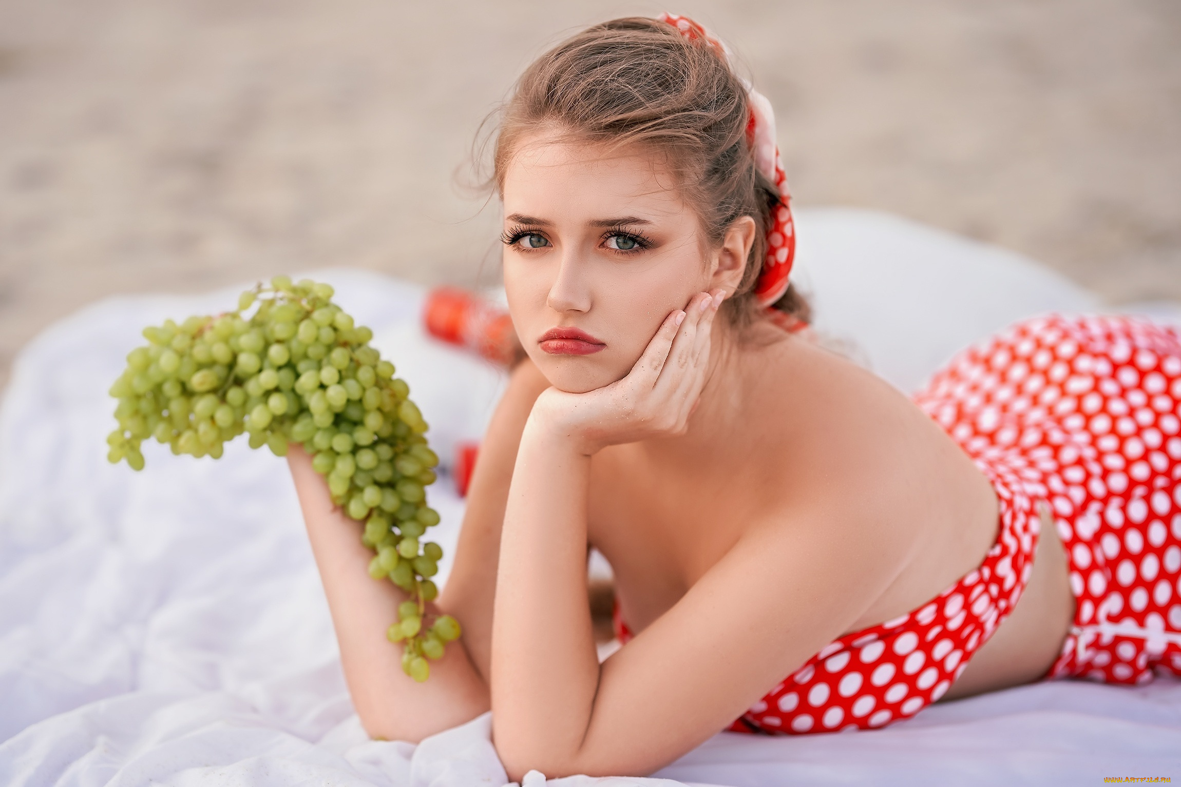 красивая, девушка, девушки, -, брюнетки, , шатенки, девушка, женщина, шатенка, темноволосая, сексуальная, модель, звезда, позирует, разная, обувь, верхняя, стильная, одежда, нижнее, эротическое, бельё, трусы, лифчик, колготки, чулки, аксессуары, макияж, и, множество, элементов, на, фотографии