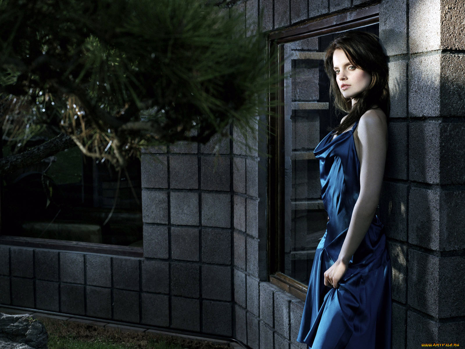 Mena, Suvari, девушки