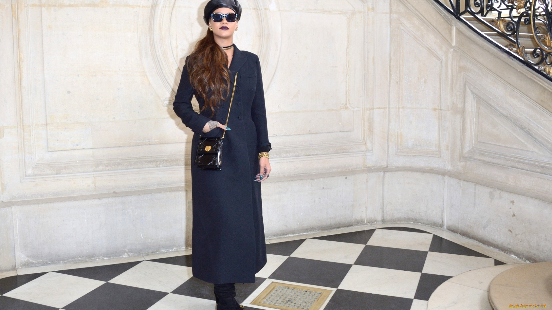 музыка, rihanna, берет, пальто, лестница, украшения, сумка, рианна, очки, певица