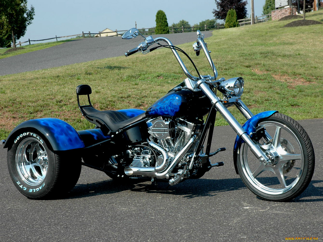 мотоциклы, трёхколёсные