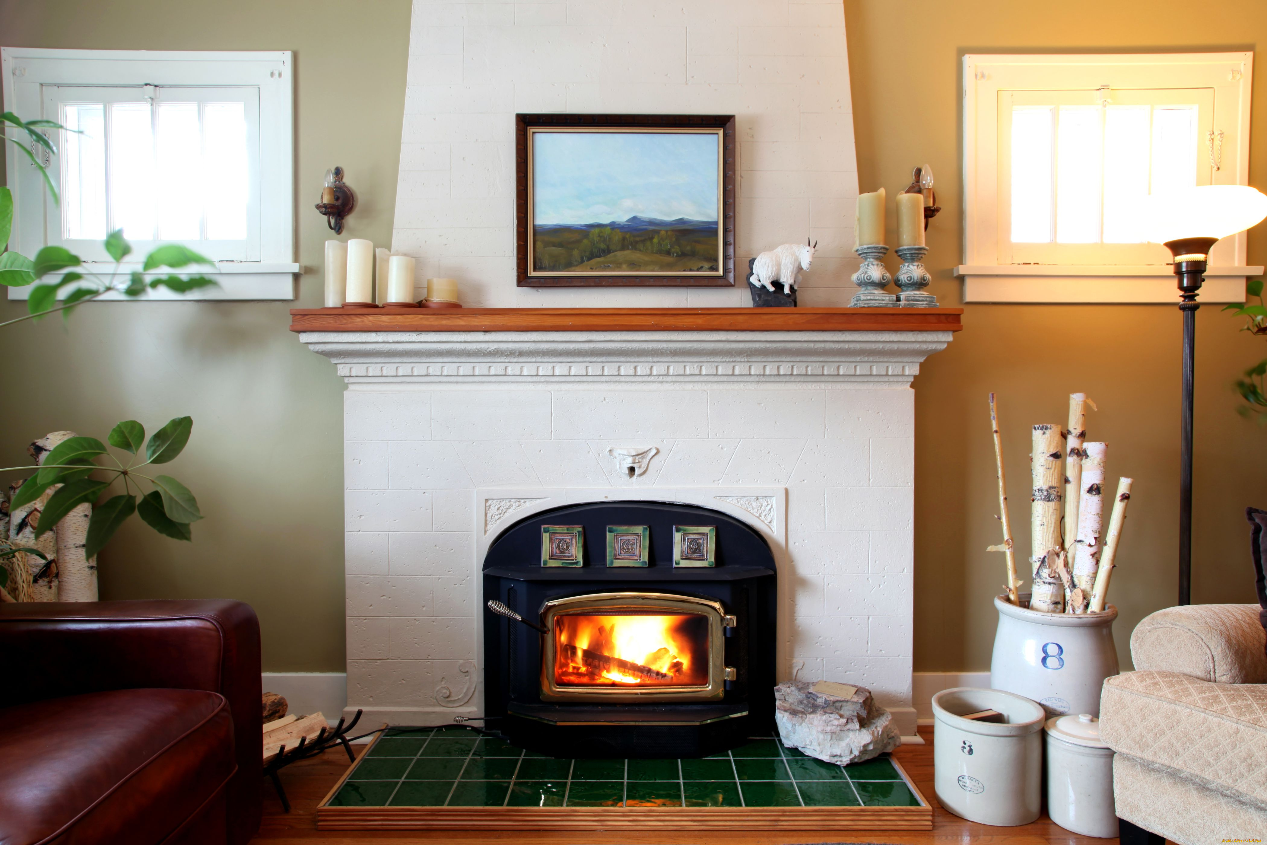 интерьер, камины, огонь, картина, свечи, дрова, лампа