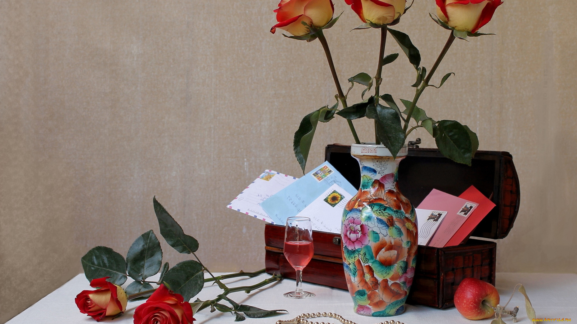 цветы, розы, яблоко, бокал, письма, украшение, ваза