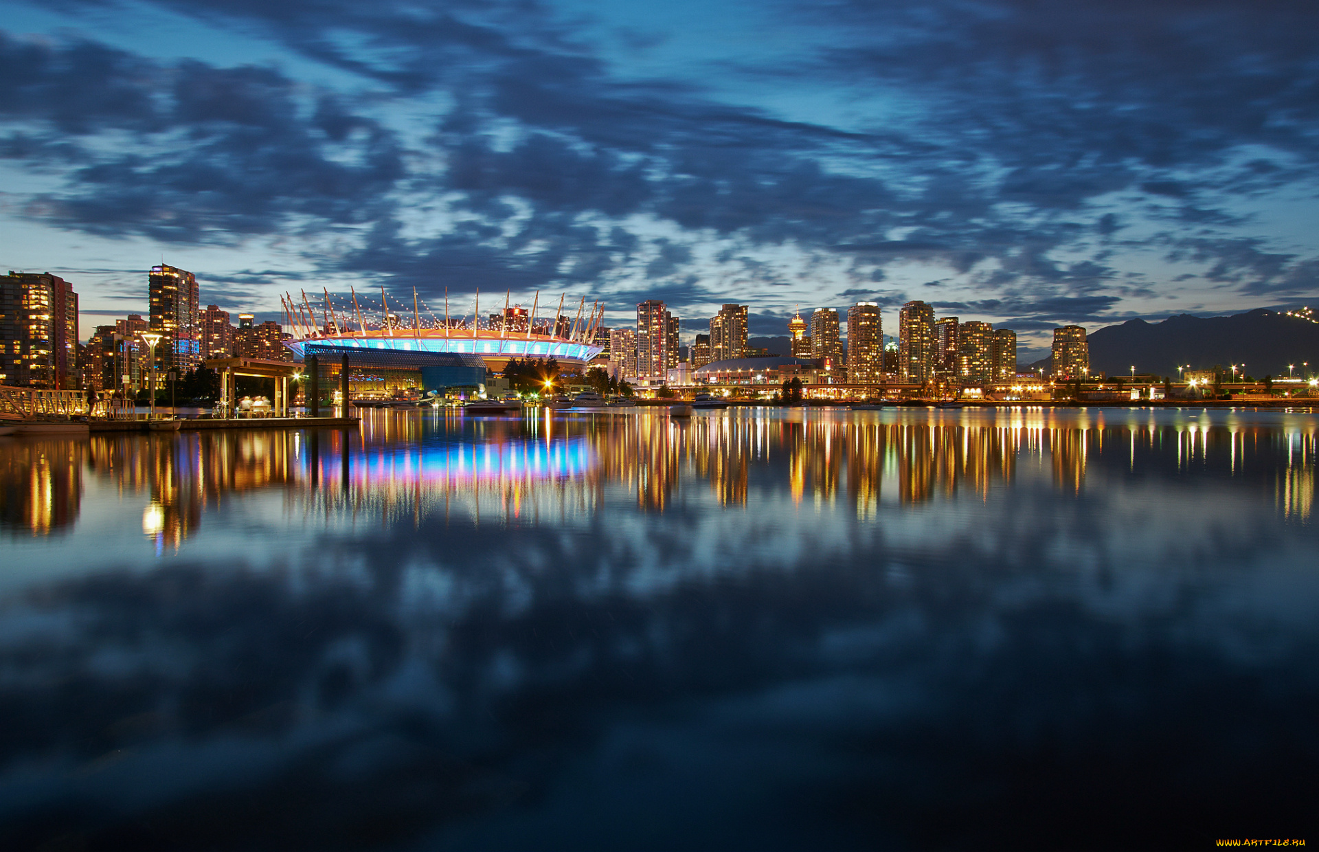 города, ванкувер, , канада, vancouver, ванкувер, canada, британская, колумбия, город, ночь, синее, небо, облака, дома, освещение, небоскребы, здания, стадион, подсветка, залив, отражение