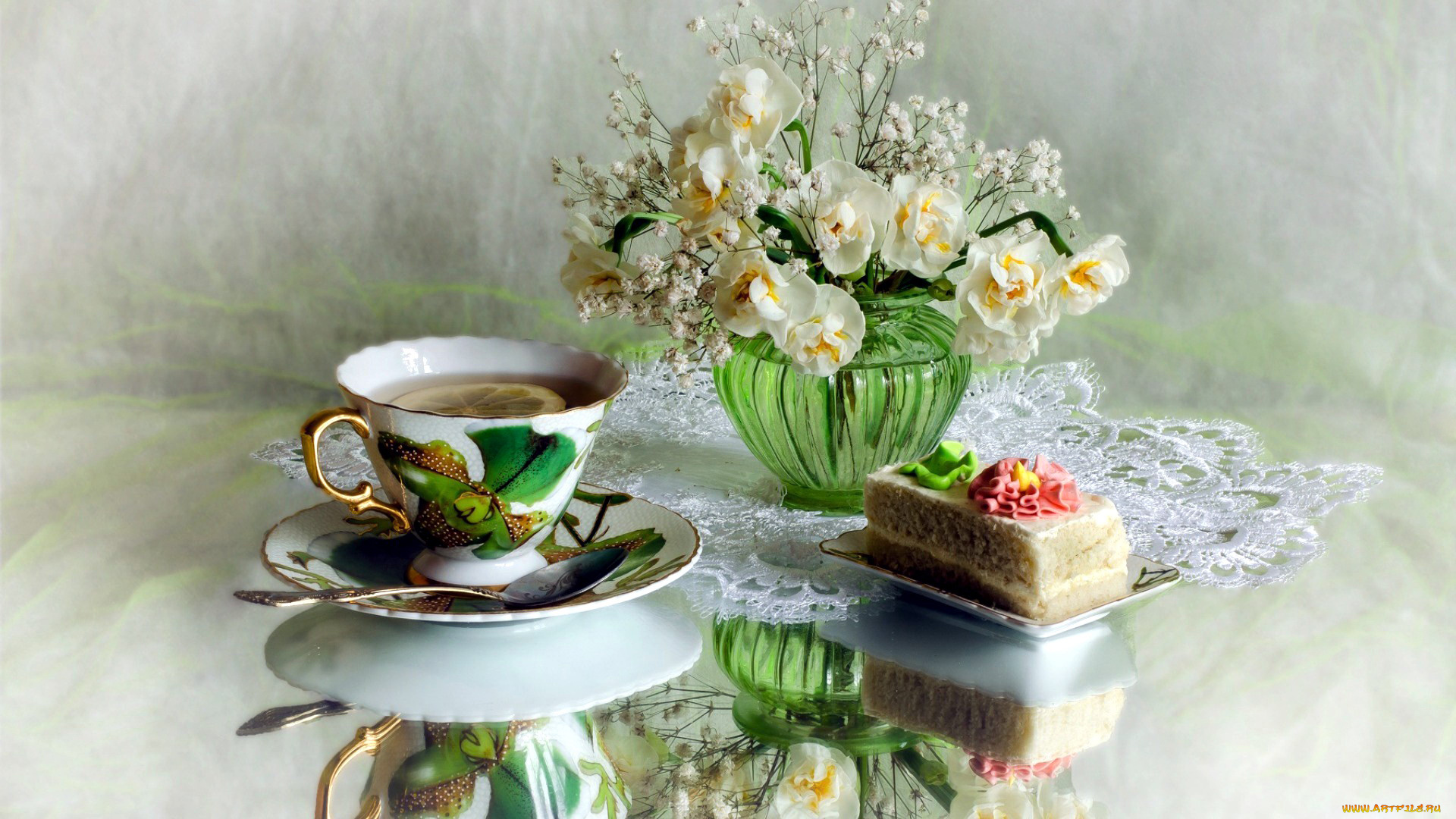еда, натюрморт, нарциссы, гипсофила, чай, пирожное