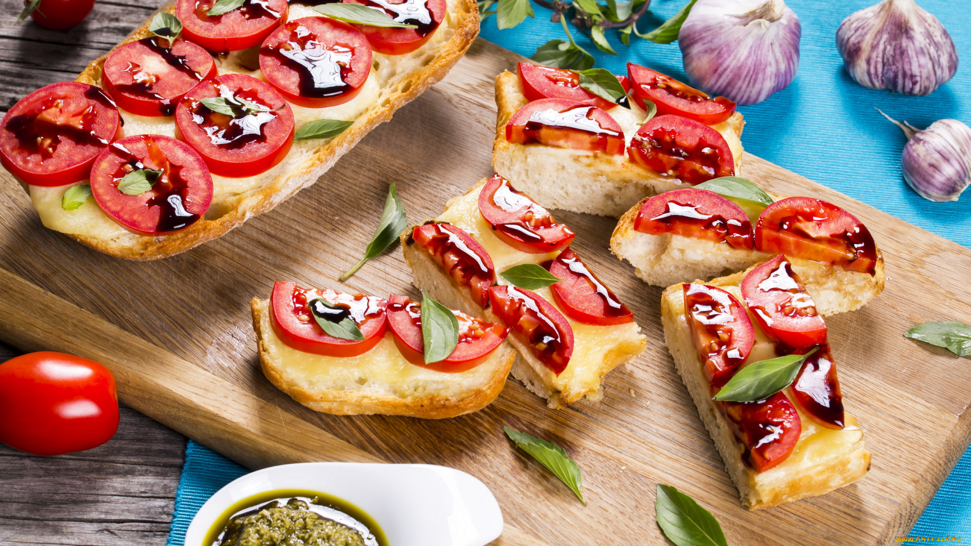 еда, бутерброды, , гамбургеры, , канапе, чеснок, помидоры, бутерброд, соус, базилик, песто