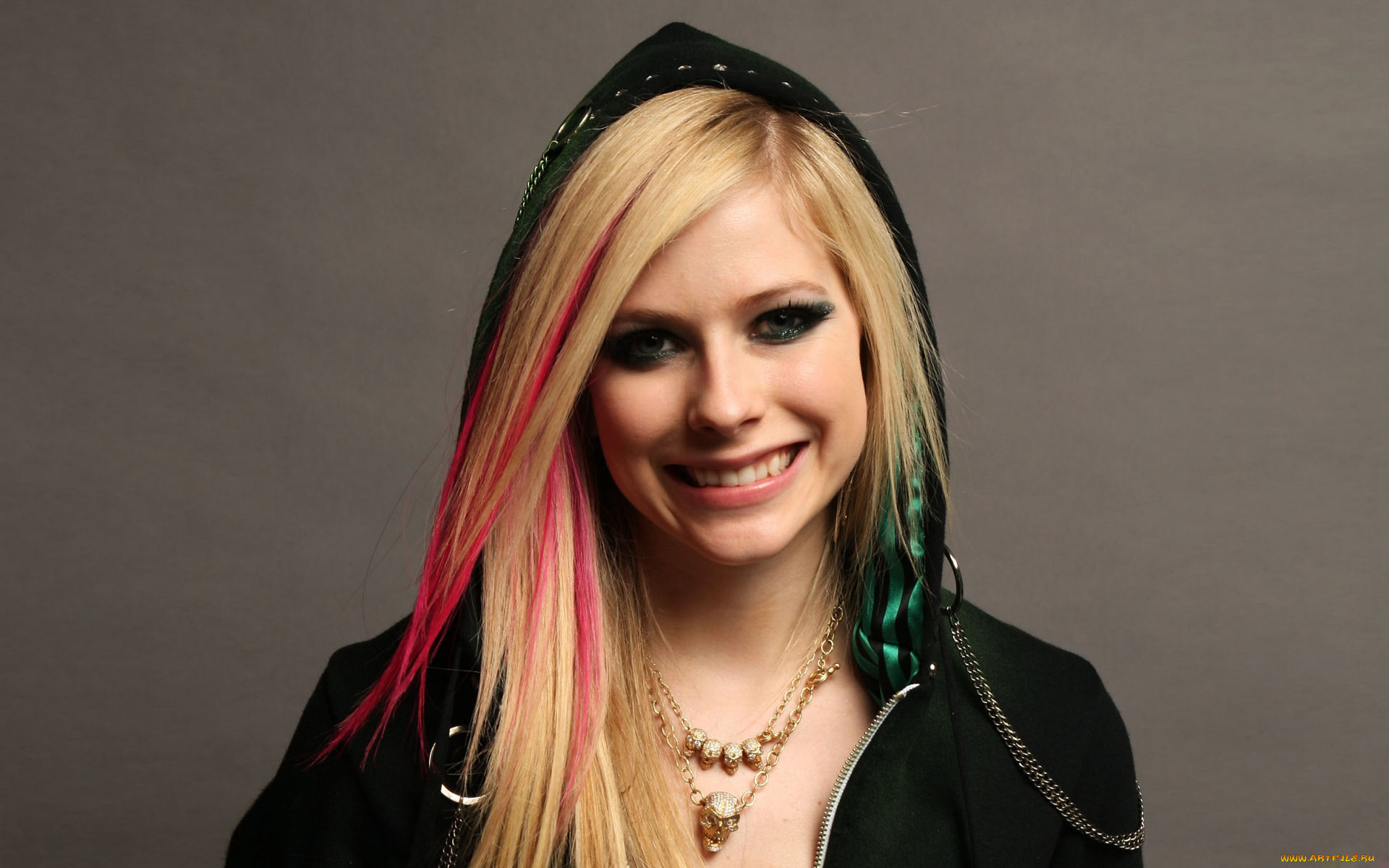 музыка, avril, lavigne, улыбка, капюшон
