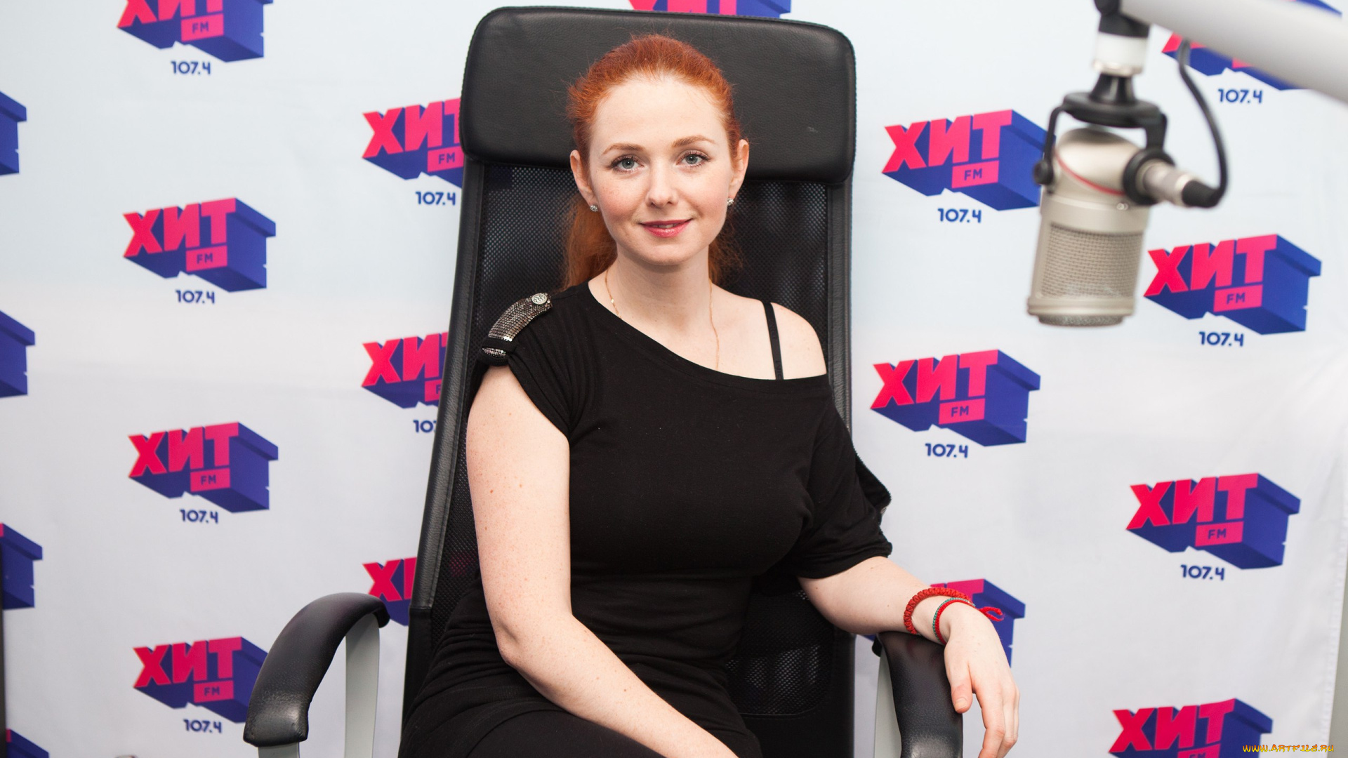 музыка, тату, рыжая, певица, елена, катина, улыбка, микрофон, кресло