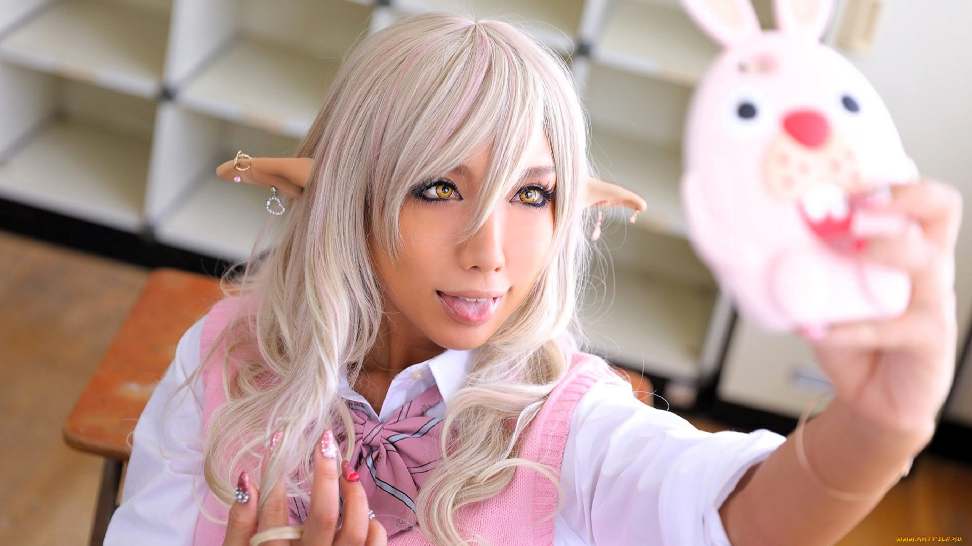 девушки, nonsummerjack, образ, косплей, эльфийка, ушки, форма, гаджет, полки, парты, школа