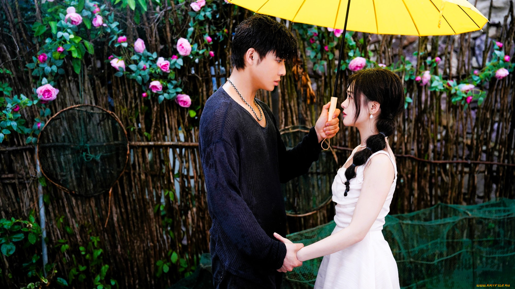 кино, фильмы, rainkissed, fate, парень, девушка, зонт, забор, розы