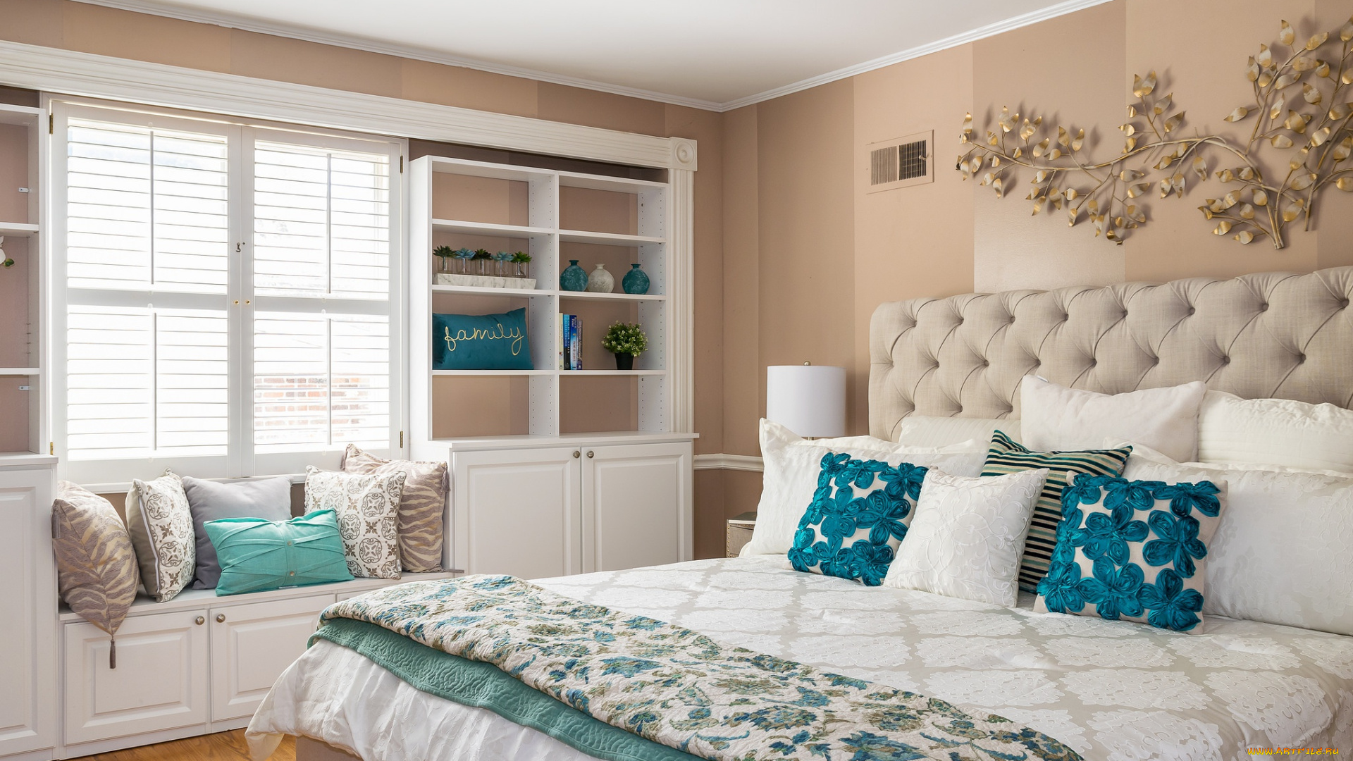 интерьер, спальня, цвет, подушки, кровать