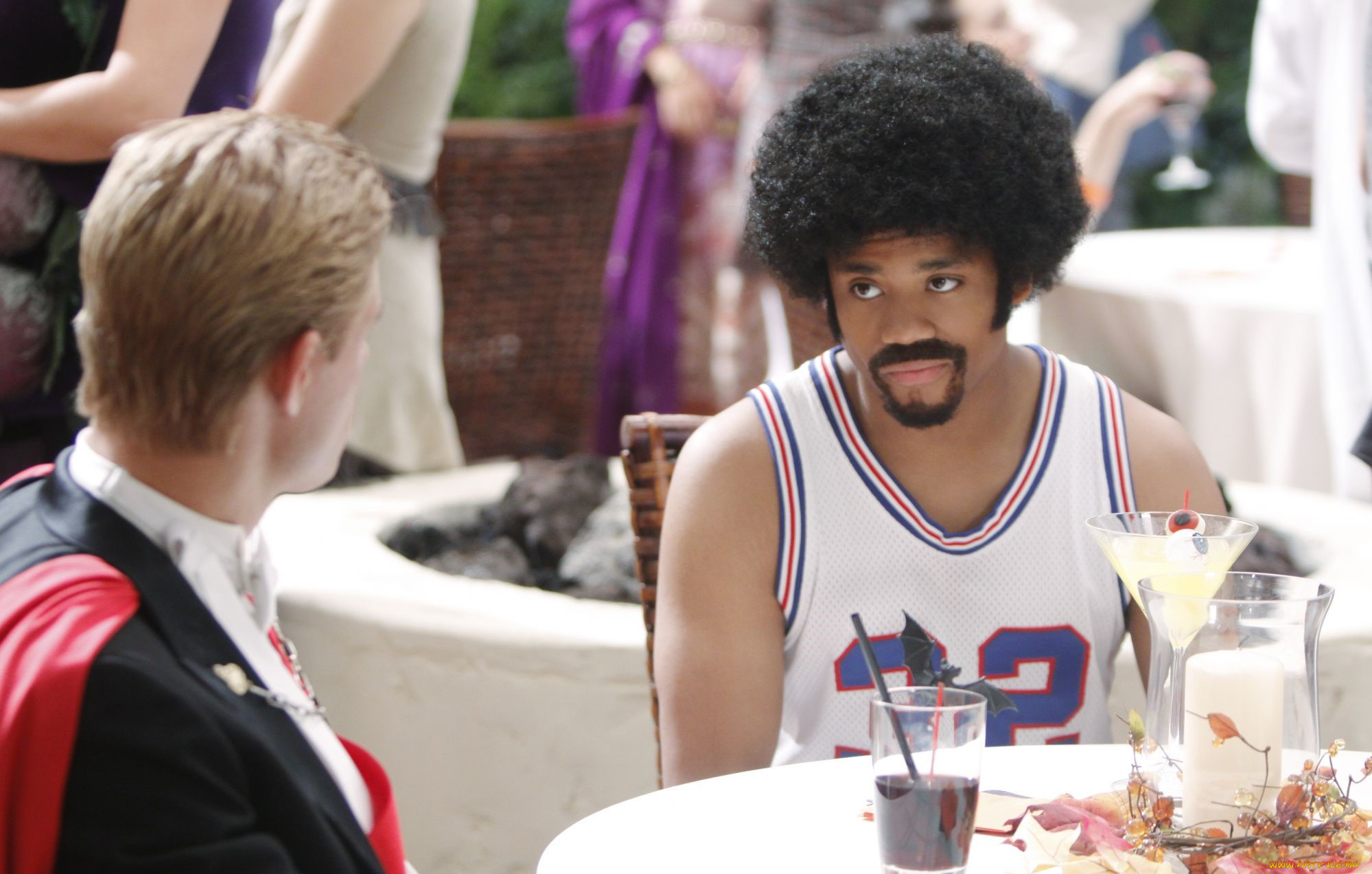 кино, фильмы, 90210, беверли, хилз, тэдди, монтгомери, блондин, вампир, костюм, грим, разговор, друзья