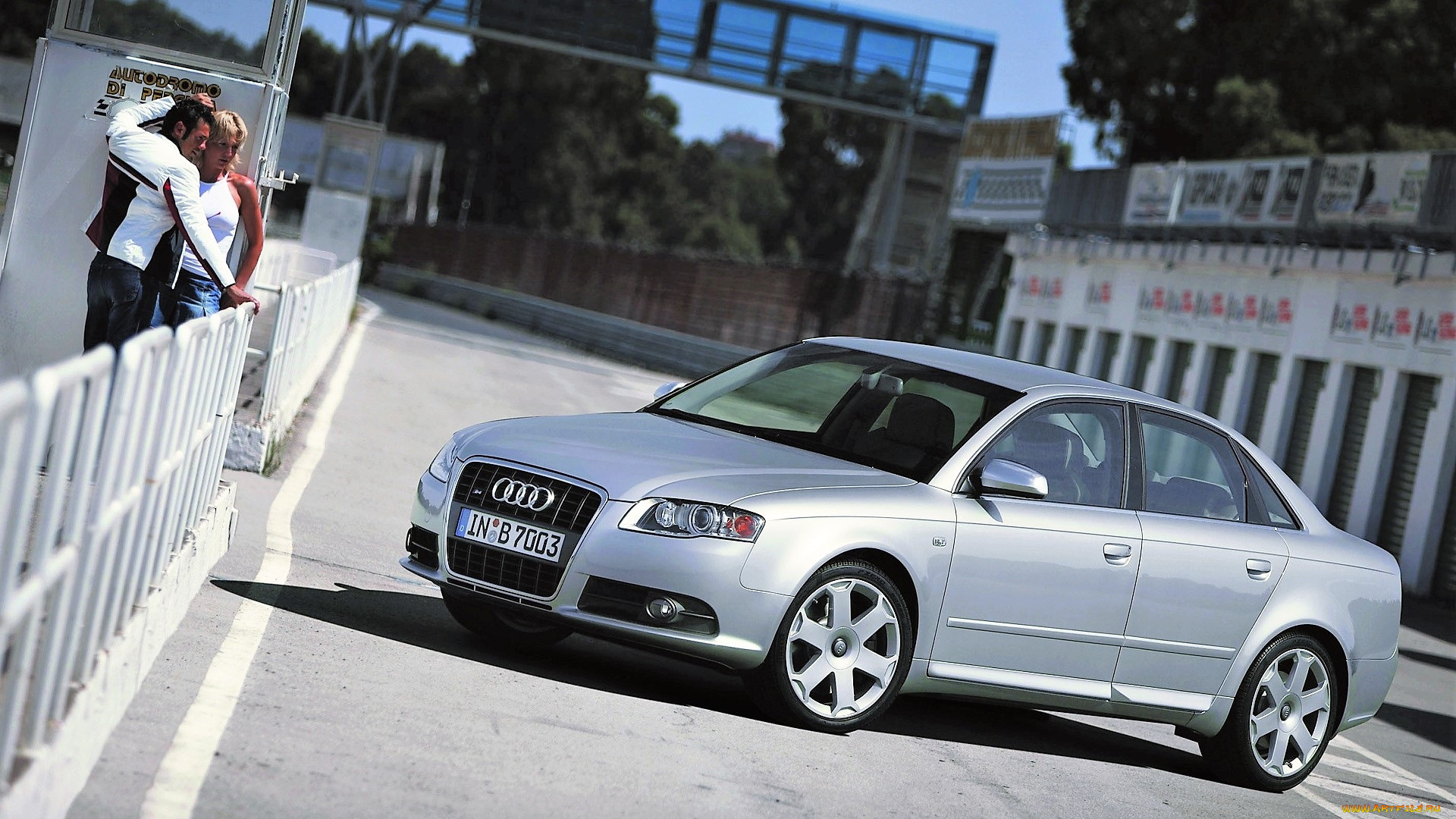 audi, s4, 2004, автомобили, audi, серебристый, дорога, ограда, пара