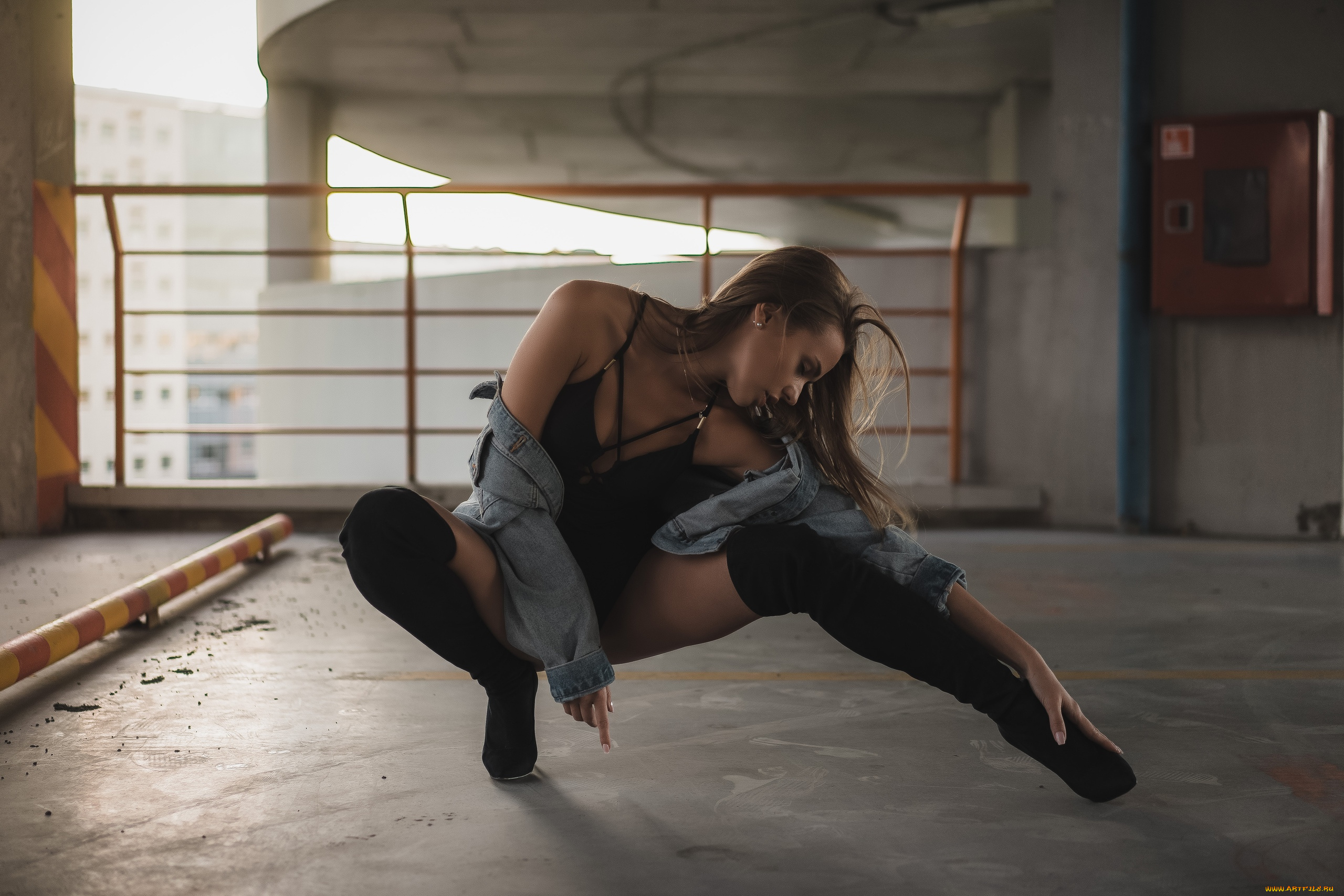 бестия, девушки, -, брюнетки, , шатенки, девушка, женщина, шатенка, темноволосая, сексуальная, модель, звезда, позирует, разная, обувь, верхняя, стильная, одежда, нижнее, эротическое, бельё, трусы, лифчик, колготки, чулки, аксессуары, макияж, и, множество, элементов, на, фотографии