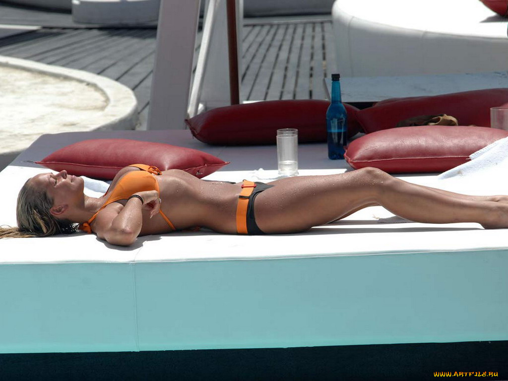 Jennifer, Ellison, девушки