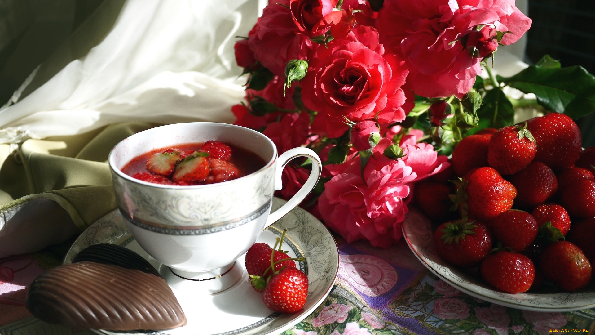 еда, натюрморт, ягоды, печенье, чашка, компот, клубника, розы, лето