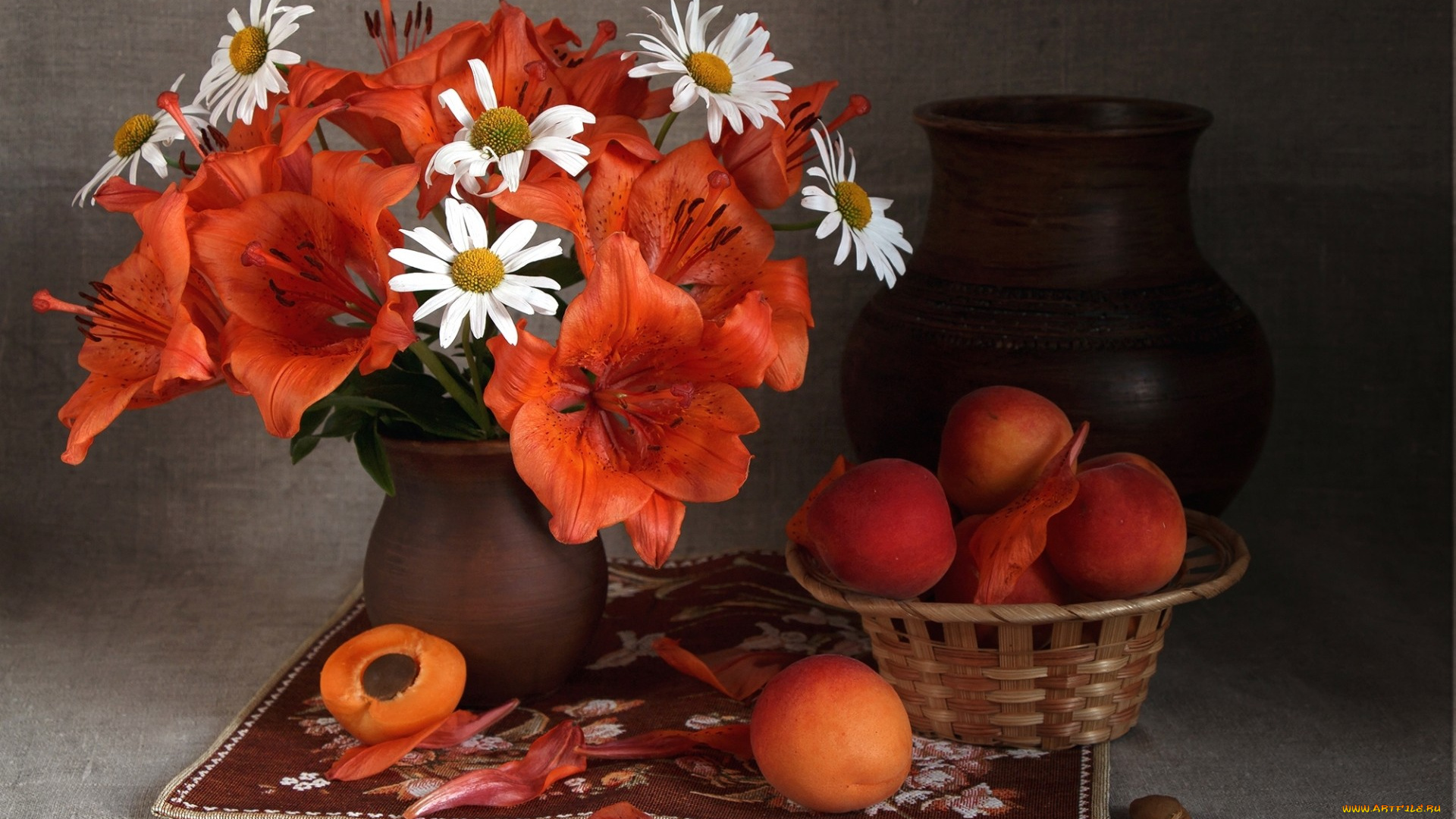 еда, персики, , сливы, , абрикосы, лето, букет, кувшин, лилии, ромашки, абрикосы, фрукты, плоды, натюрморт