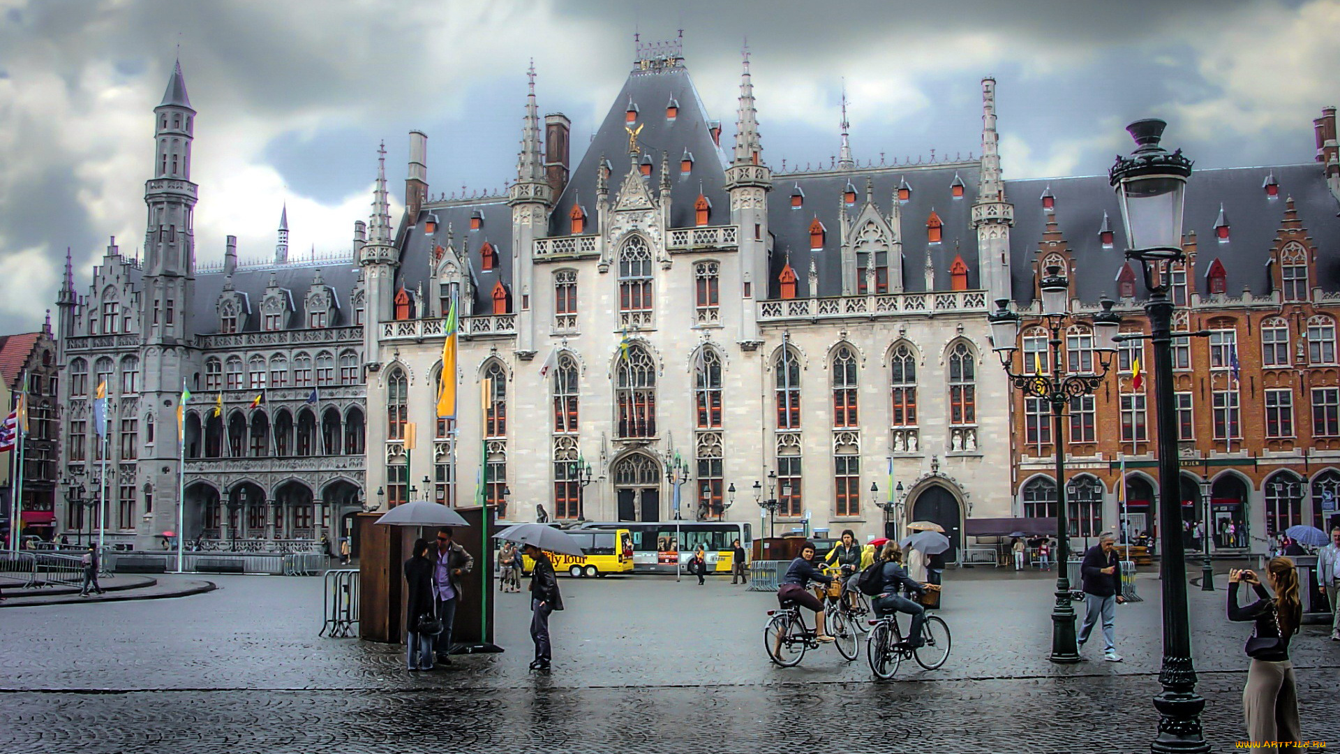 города, брюгге, , бельгия, зонтики, прохожие, дождь, здание, старинное, площадь