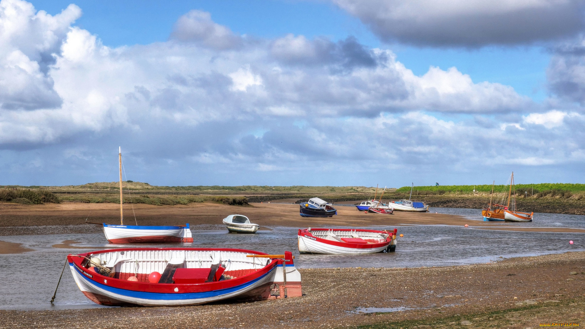 корабли, лодки, , шлюпки, водоем, галька, облака