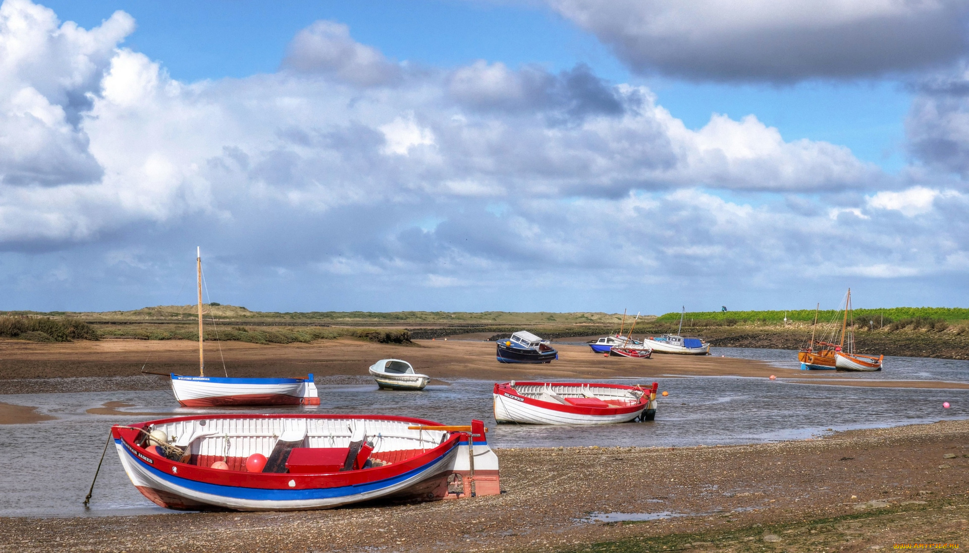 корабли, лодки, , шлюпки, водоем, галька, облака