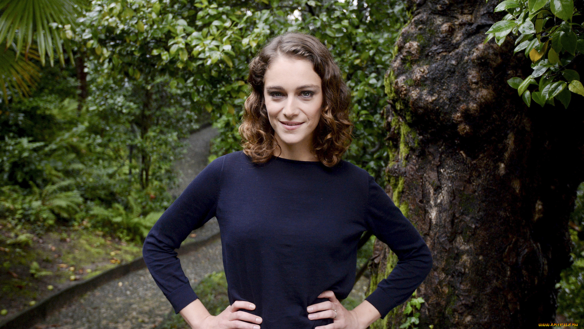 ariana, labed, девушки, -unsort, , брюнетки, темноволосые, деревья, парк, актриса, ariana, labed, свитер