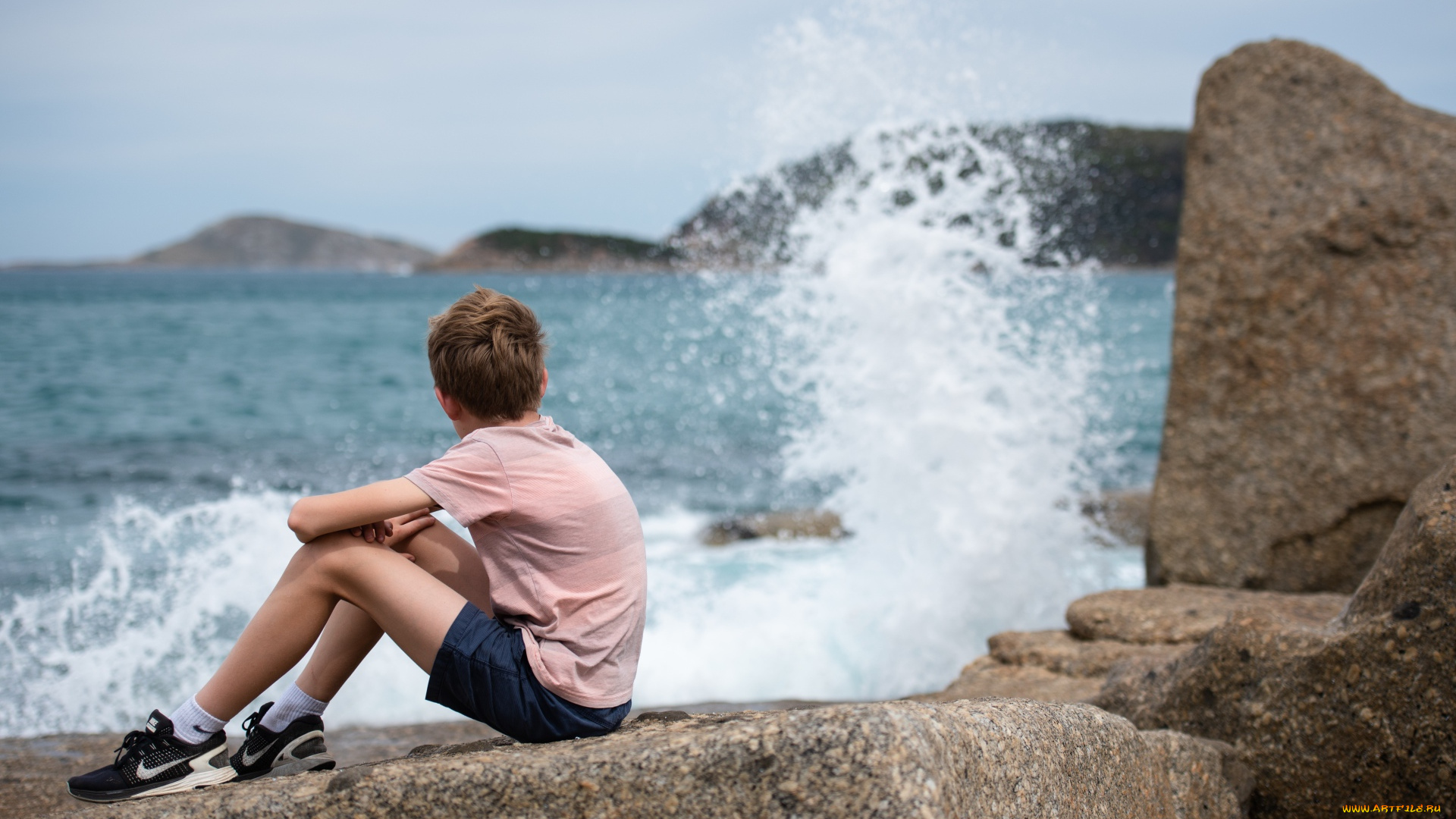 разное, дети, мальчик, камни, берег, море, брызги