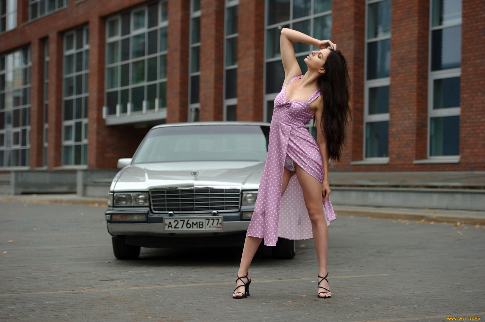 девушка, и, авто, автомобили, -авто, с, девушками, девушка, женщина, брюнетка, темноволосая, сексуальная, модель, звезда, позирует, разная, обувь, верхняя, стильная, одежда, нижнее, эротическое, бельё, трусы, лифчик, колготки, чулки, аксессуары, макияж, и, множество, элементов, на, фотографии, платье, вырез, расстегнулось, показала