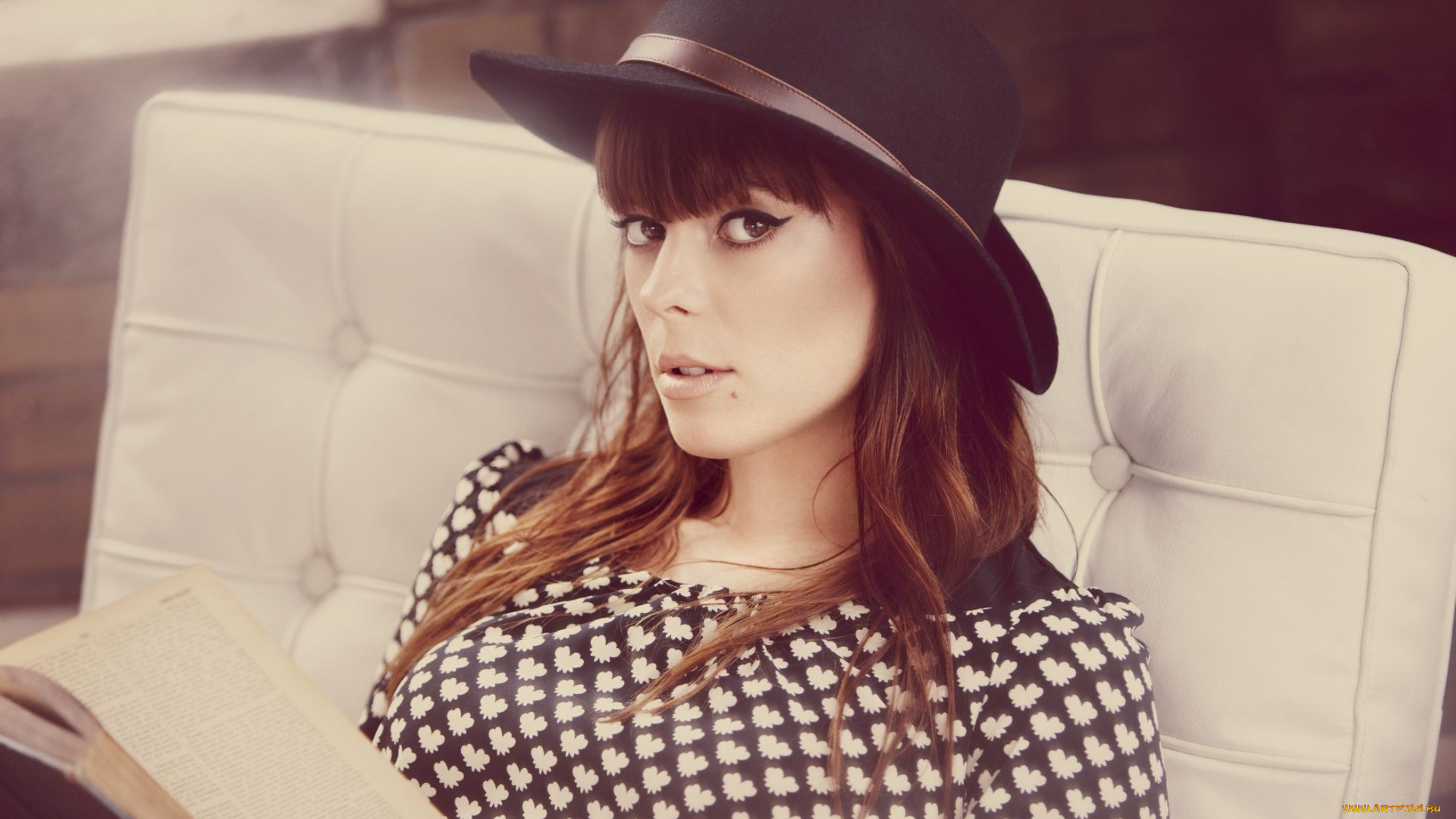 lenka, kripac, музыка, взгляд, книга, кресло, шляпа, девушка, певица, ленка, крипач