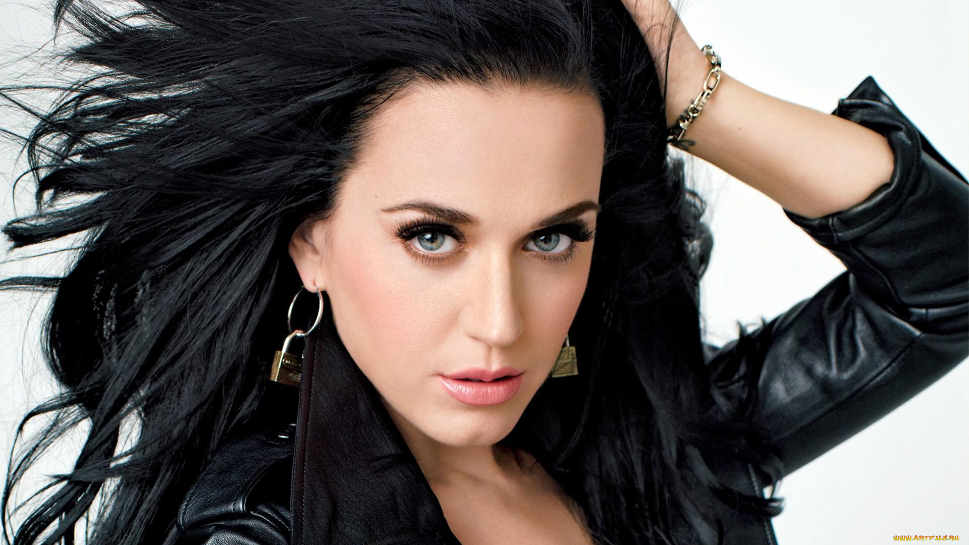 музыка, katy, perry, брюнетка, певица, кэти, перри, браслет, куртка, ветер, лицо, замки, серьги