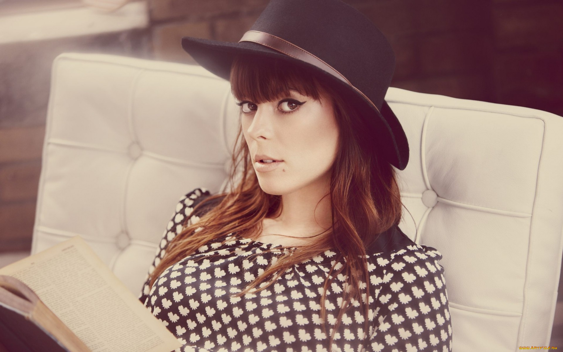 lenka, kripac, музыка, взгляд, книга, кресло, шляпа, девушка, певица, ленка, крипач