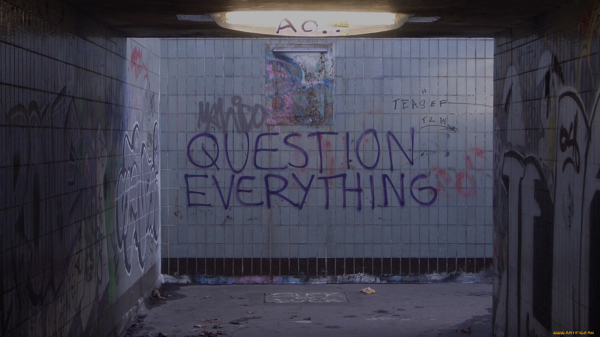 разное, граффити, надписи, плитка, мусор, лампа, тоннель