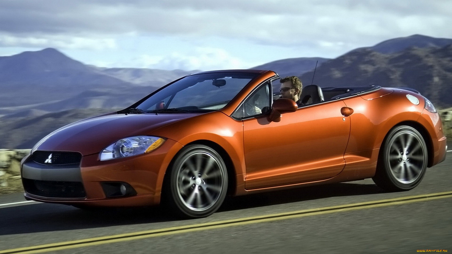 автомобили, mitsubishi, облака, водитель, небо, горы, дорога, автомобиль