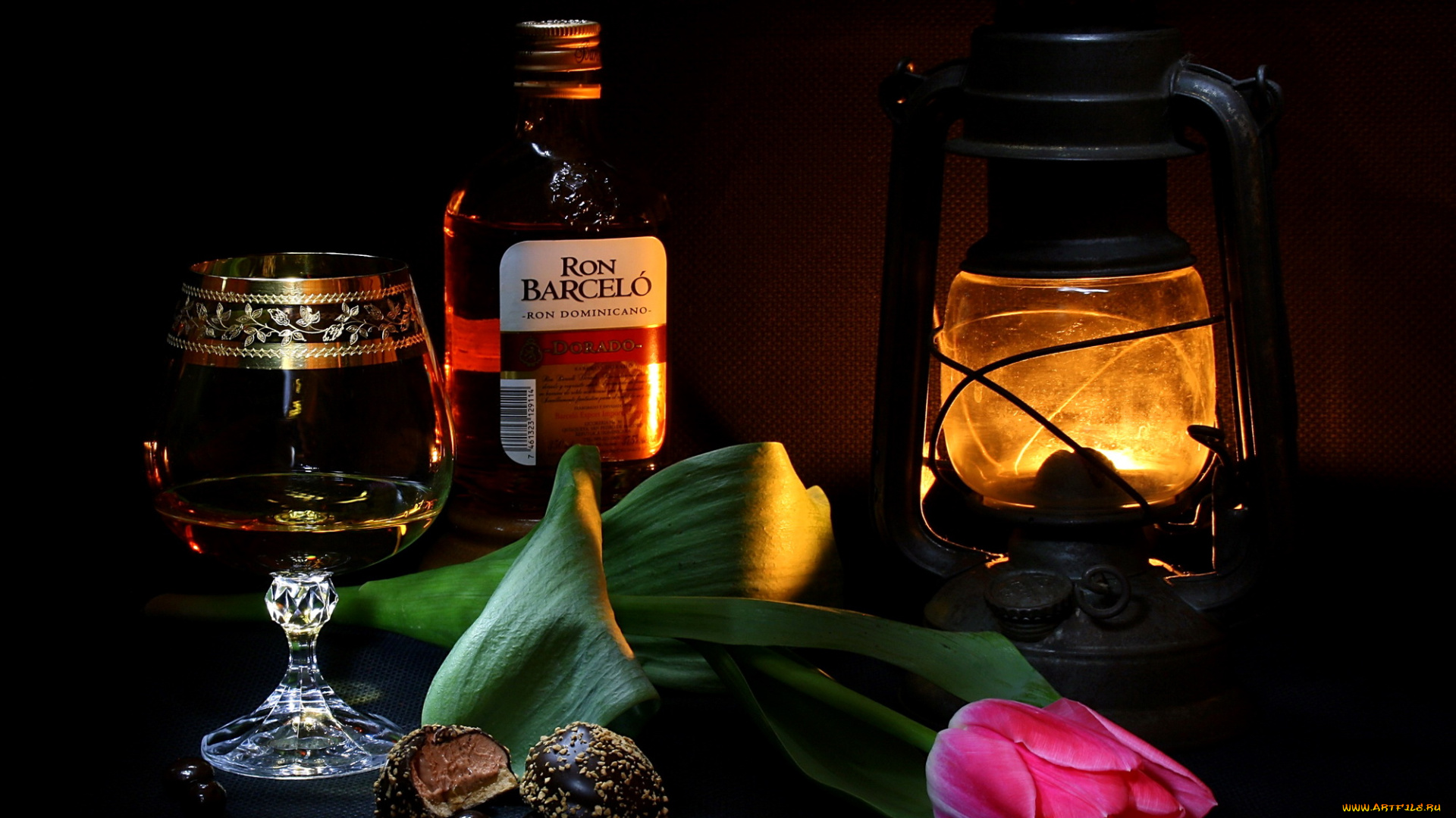 еда, натюрморт, лампа, тюльпан, конфета, бутылка