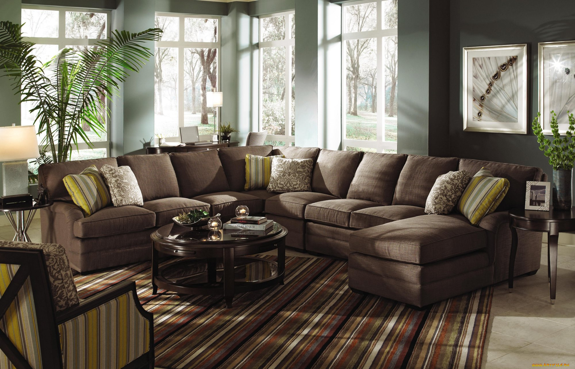 интерьер, гостиная, столик, растение, подушки, диван