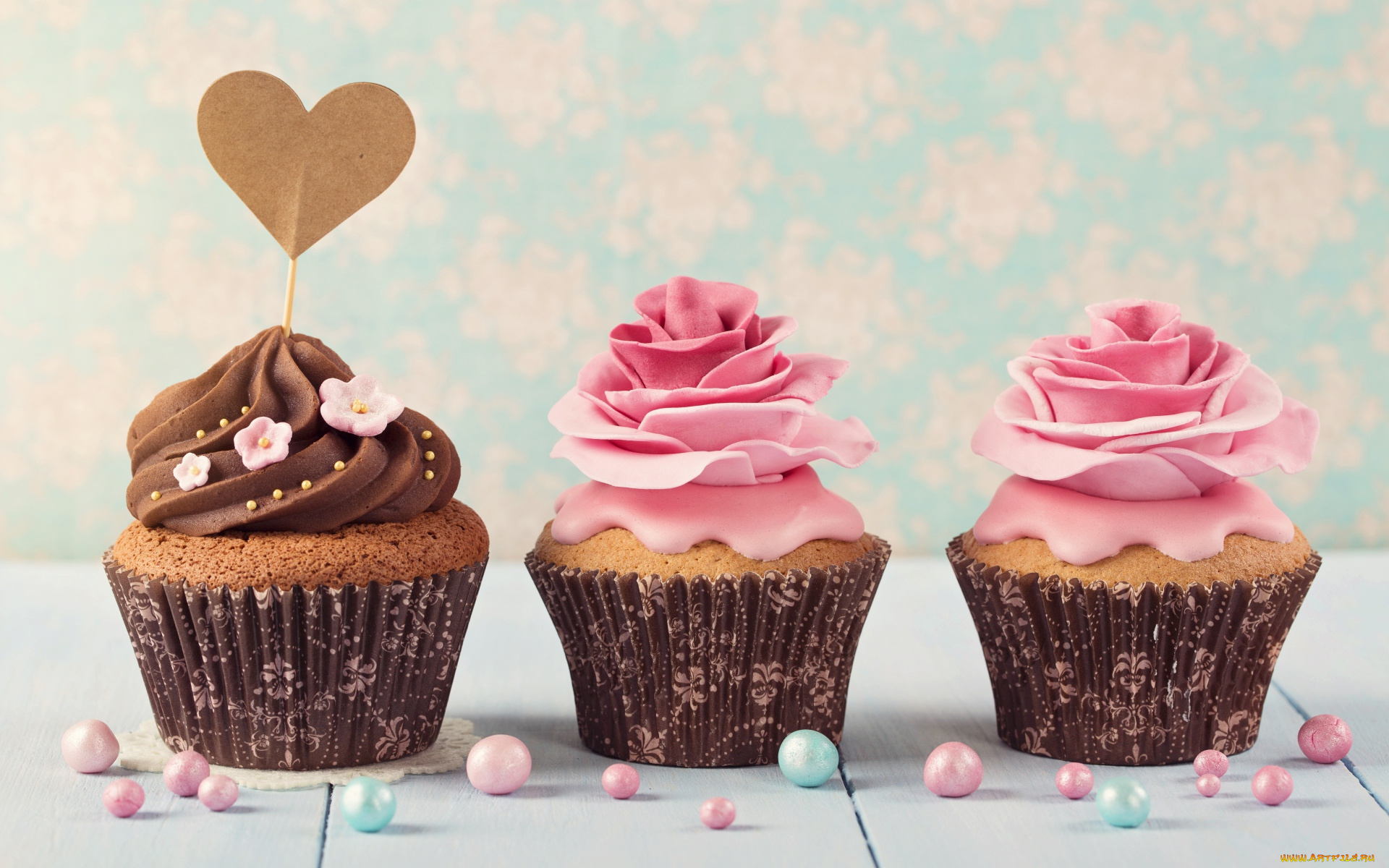 еда, пирожные, , кексы, , печенье, три, аппетитных, капкейка, с, розочками, из, крема