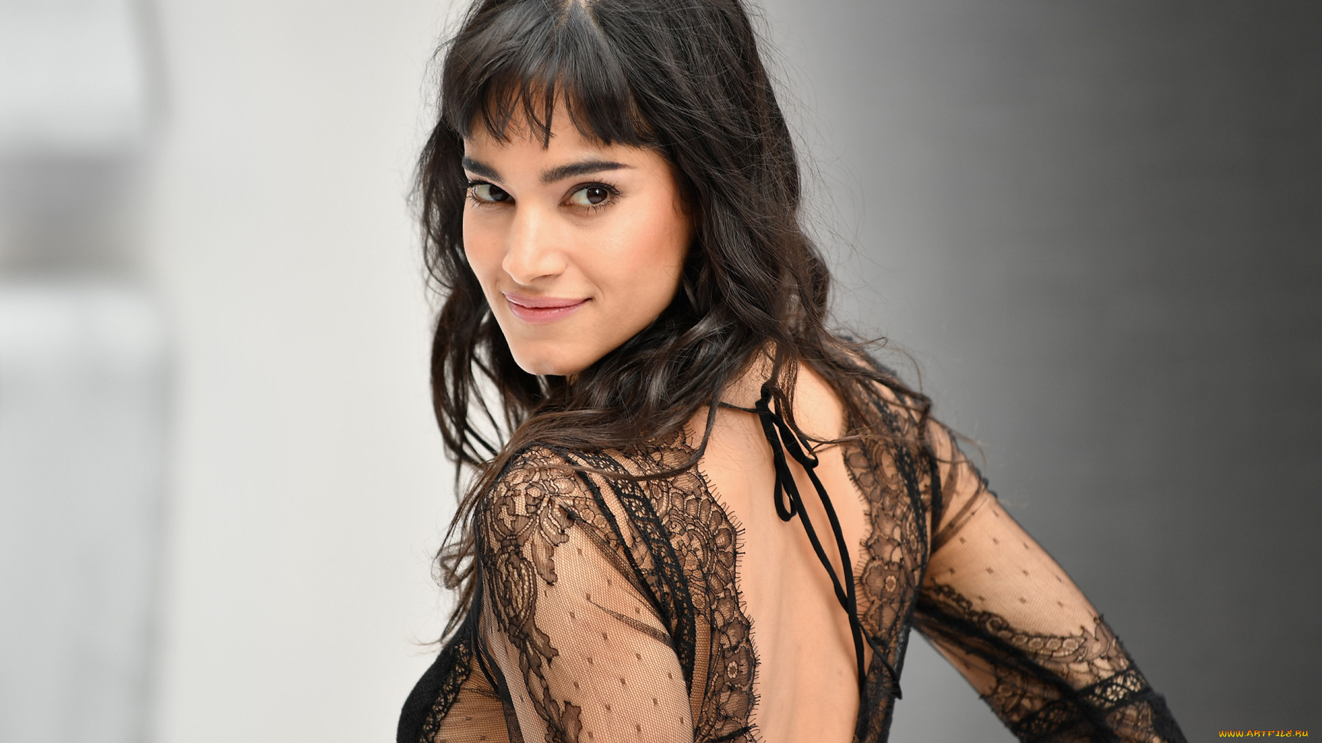 sofia, boutella, девушки, sofia, boutella, поза, девушка, актриса, красотка, брюнетка, кино, взгляд, макияж, причёска