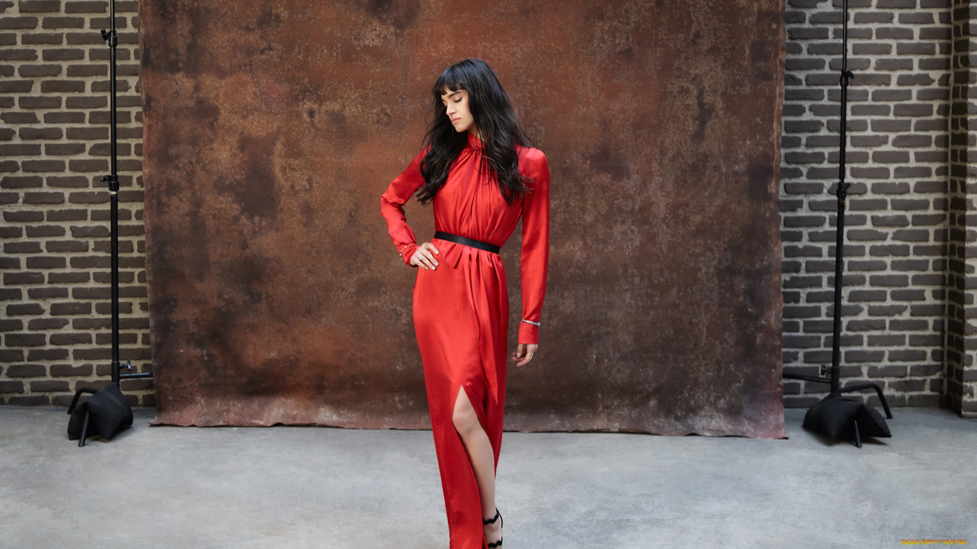 sofia, boutella, девушки, sofia, boutella, платье, красный, поза, девушка, актриса, красотка, брюнетка, кино, взгляд, макияж, причёска