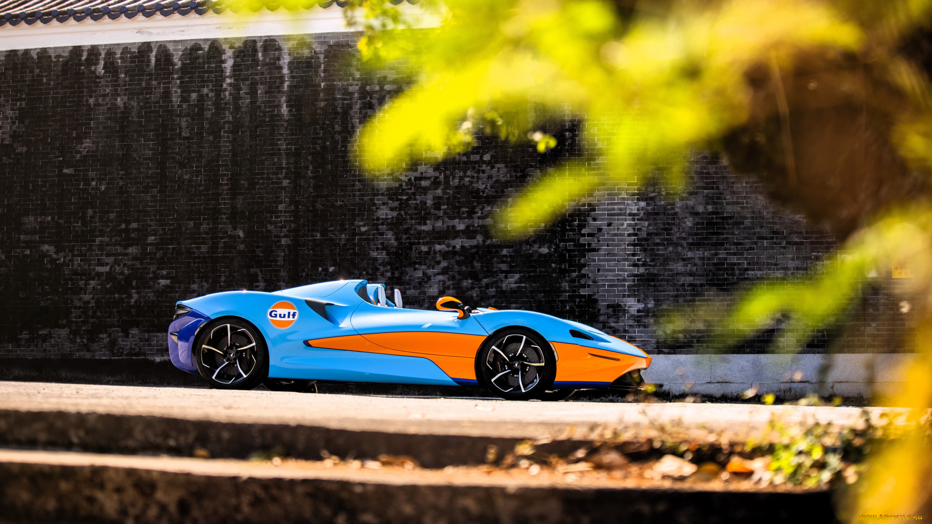 автомобили, mclaren, голубой, стена, ступени, ветки